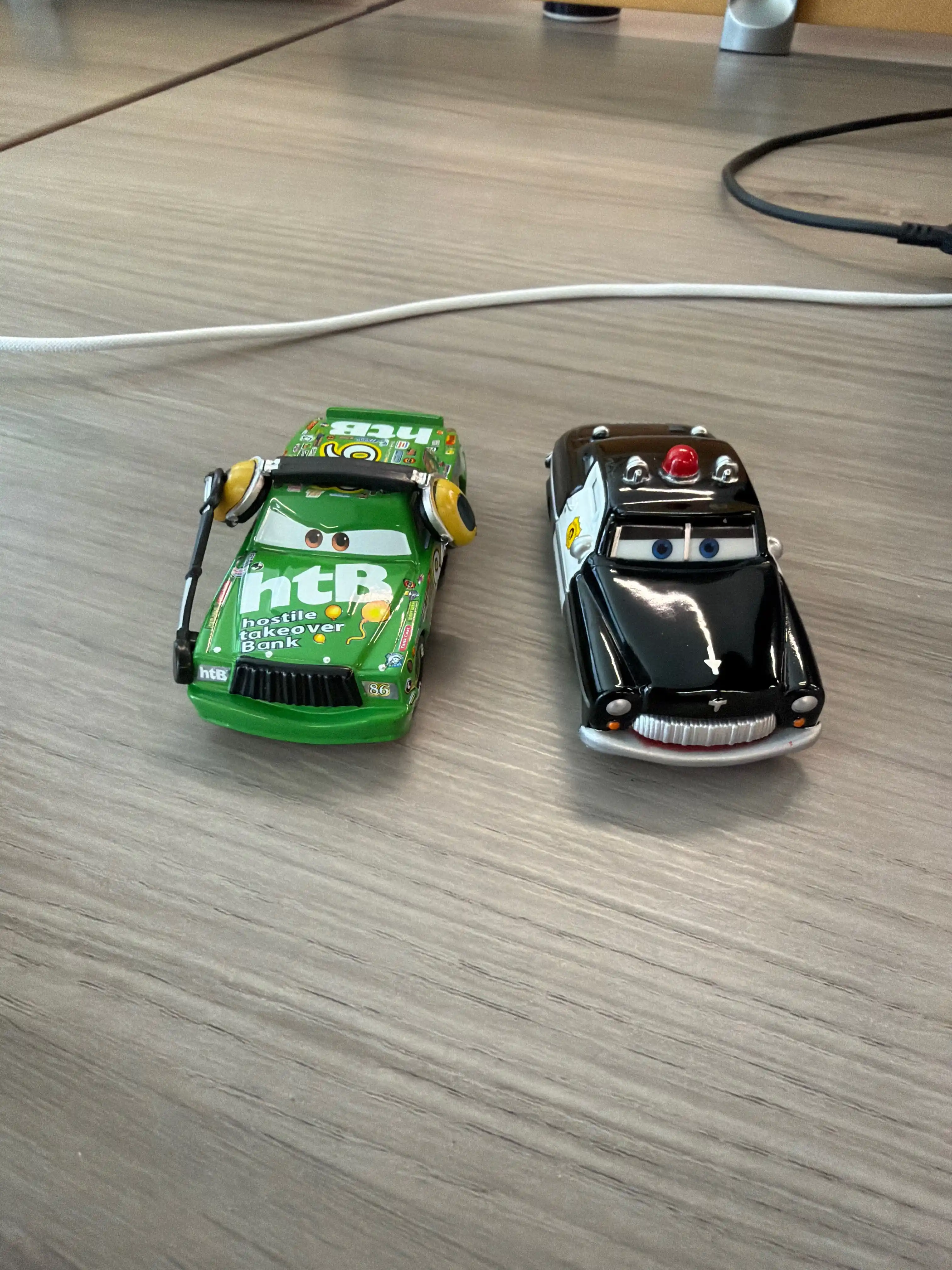 Kolleksion, metall, o‘yinchoq aravachalar, 1,64 Disney Pixar Cars Makvin mashinalari