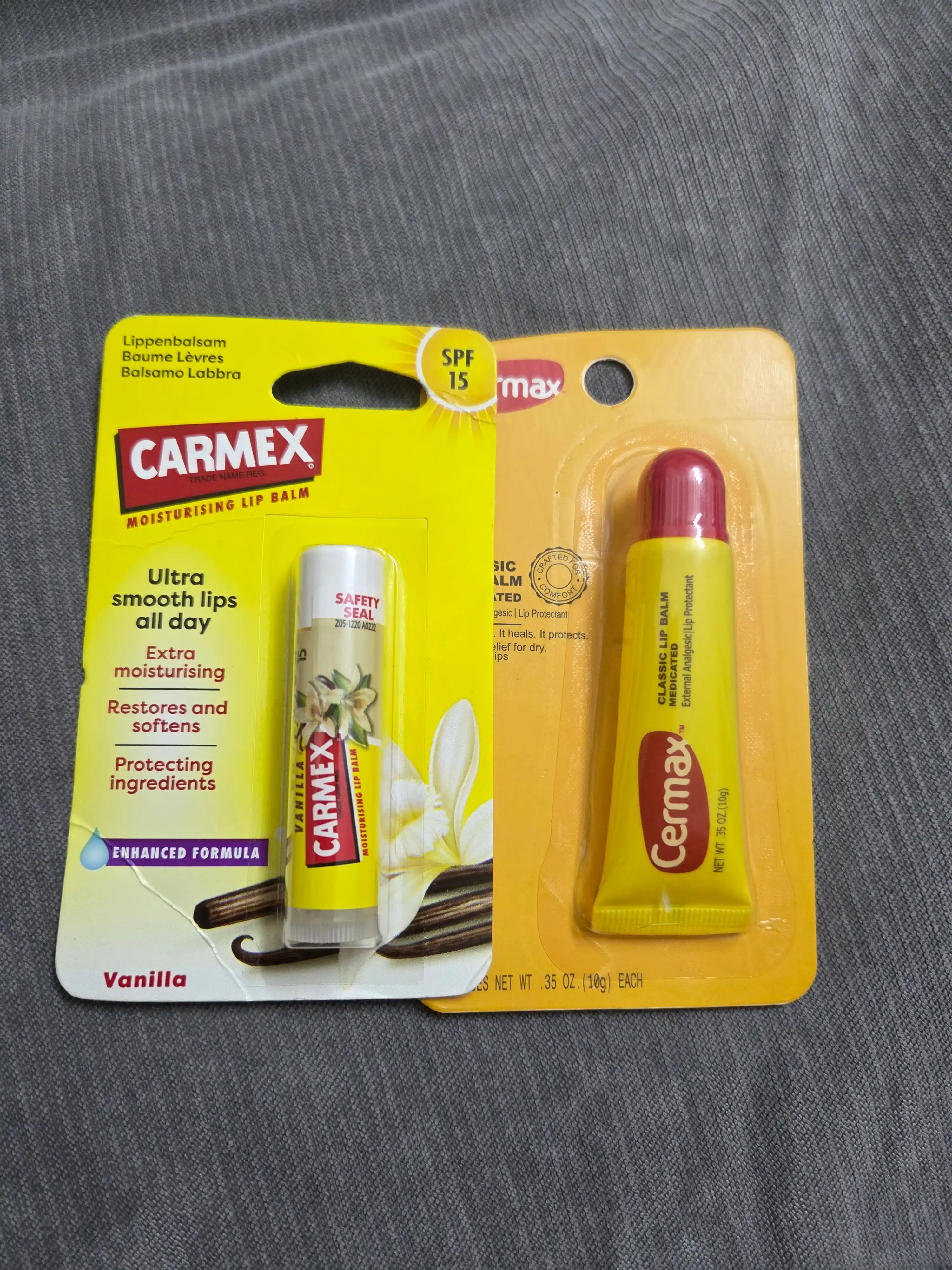Lablar uchun namlovchi balzam Carmex SPF 15, qulupnay, 10 g