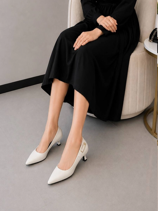 Elegant ayollar tuflisi,  uchli burunli,  past poshnali,  ofis uslubi - 