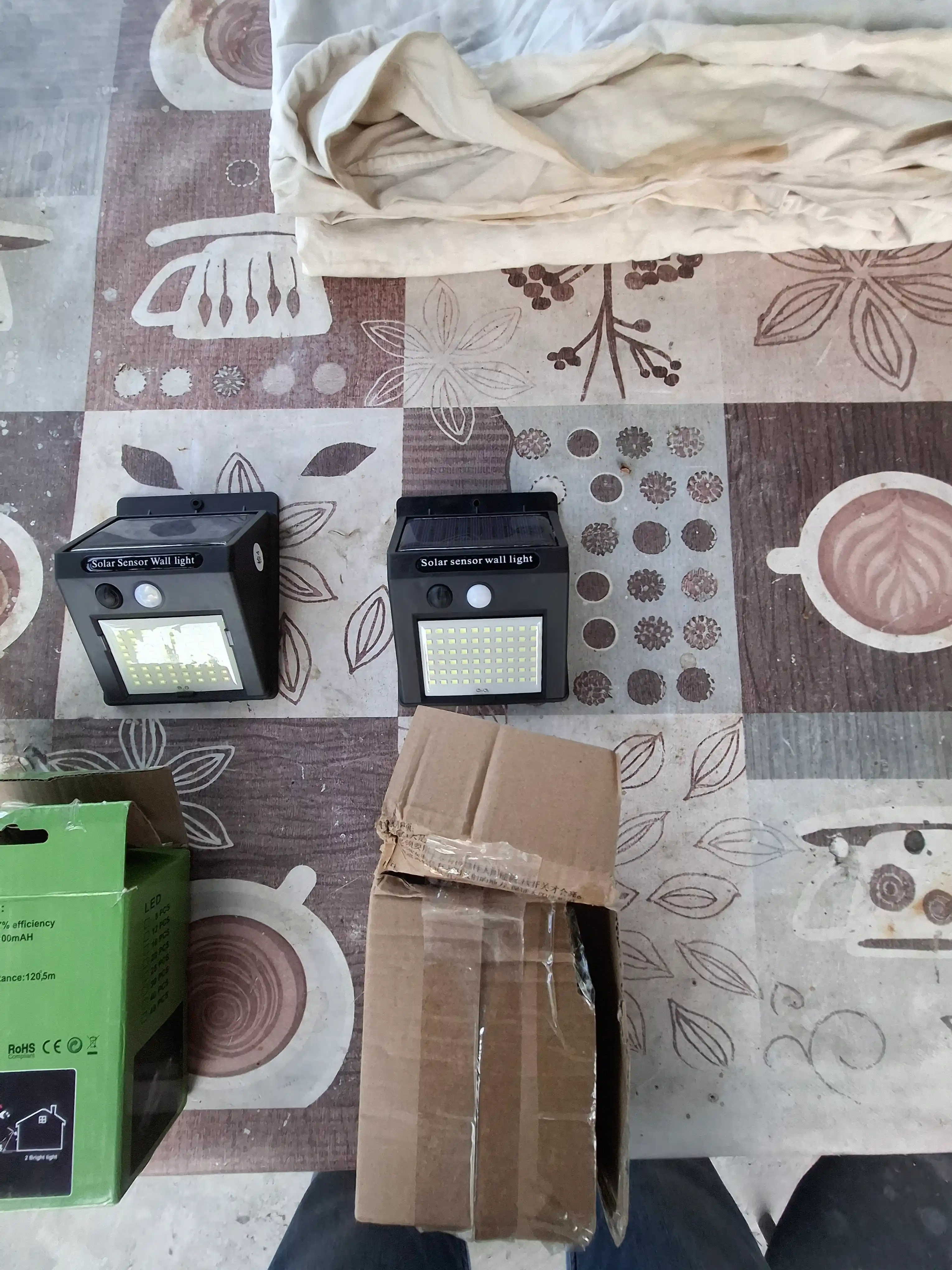 Quyosh energiyali devor chirog‘i PIR harakat sensori bilan, LED, avtomatik yoqilish