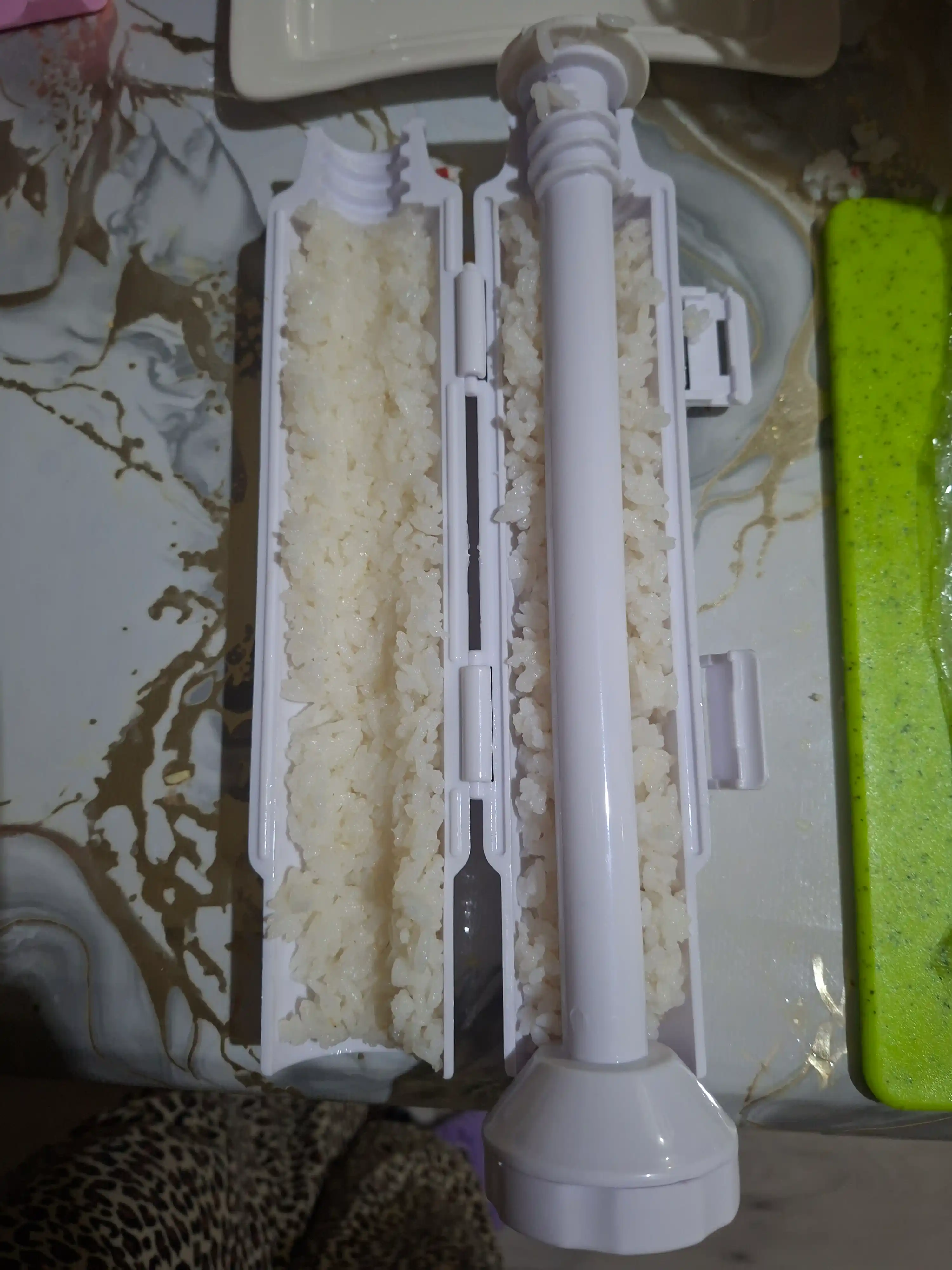 Roll va sushi tayyorlash uchun moslama Bazooka Sushi, rollarga shakl beruvchi apparat