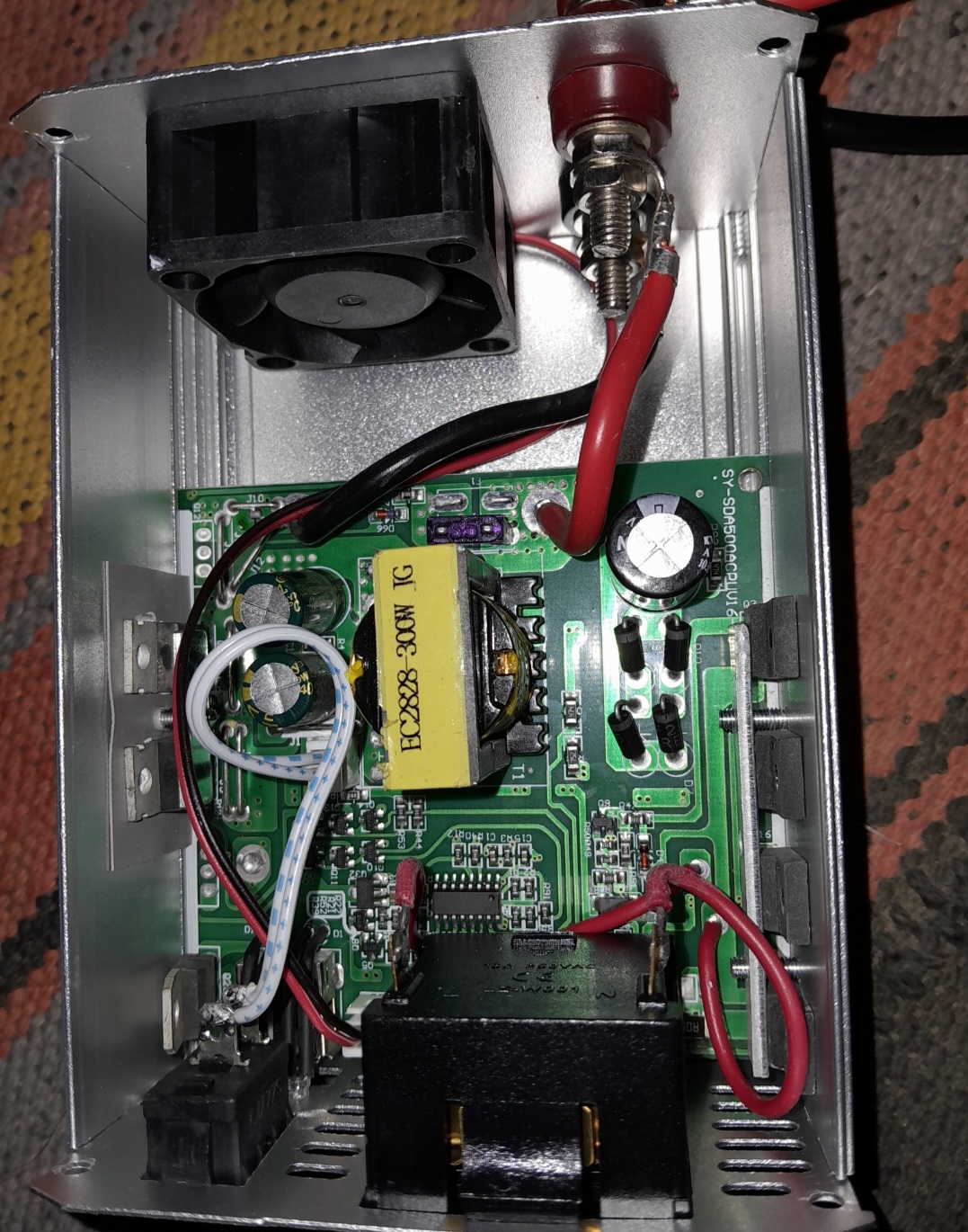 Smart inverter, LCD 12, 24V, 220V, Quyosh panellari va batareyalar uchun