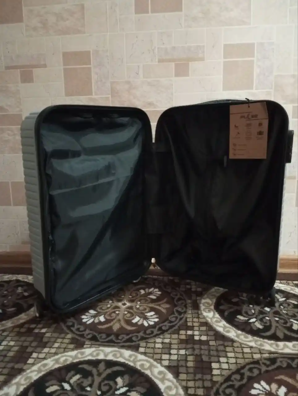 Sayohat chamadoni S M L, kodli qulfli, ABS-plastikdan tayyorlangan  360° g‘ildirakli