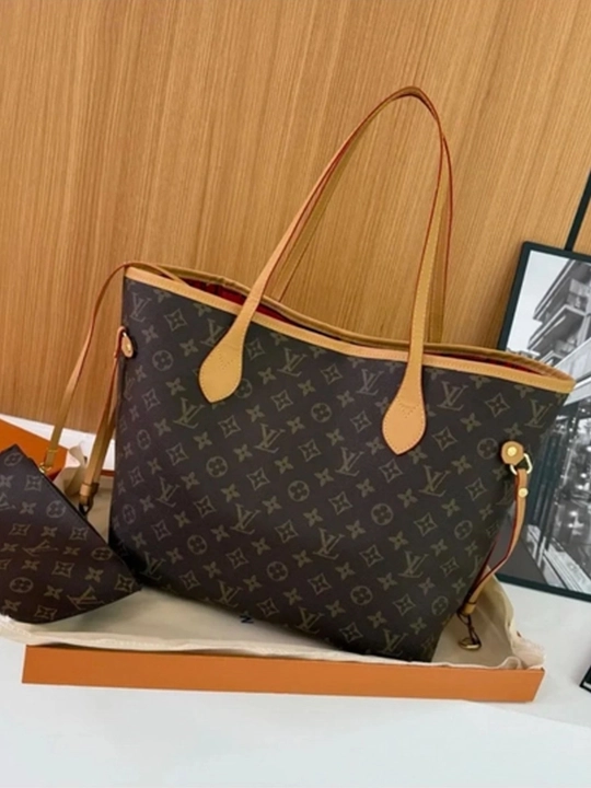 Ayollar uchun katta shopper sumka, eko charm, A4 sig‘adigan, yelkaga taqiladigan