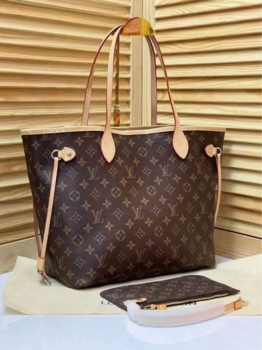 Ayollar uchun katta shopper sumka, eko charm, A4 sig‘adigan, yelkaga taqiladigan