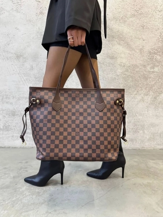 Ayollar uchun katta shopper sumka, eko charm, A4 sig‘adigan, yelkaga taqiladigan