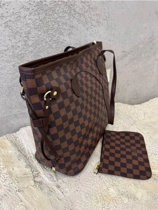 Ayollar uchun katta shopper sumka, eko charm, A4 sig‘adigan, yelkaga taqiladigan