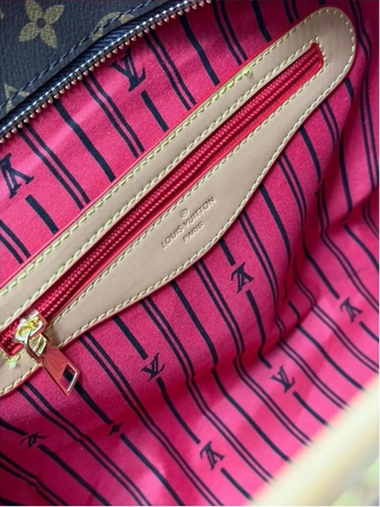 Ayollar uchun katta shopper sumka, eko charm, A4 sig‘adigan, yelkaga taqiladigan