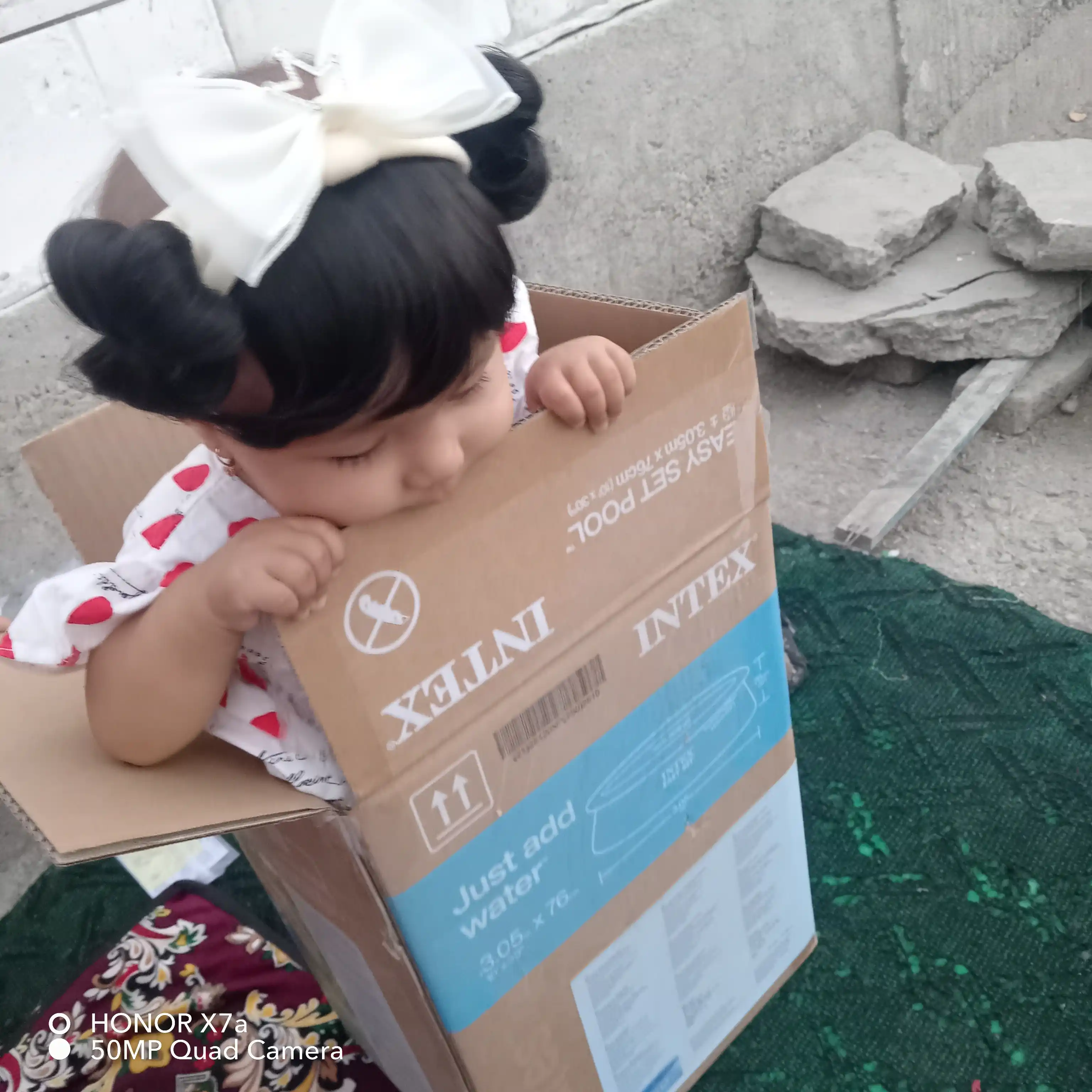 1 yoshdan 6 yoshgacha bo‘lgan qizlar uchun pariklar, aksessuarlar, bosh bog‘ichlari