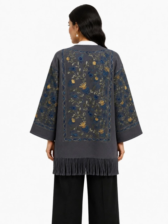 Ayollar kardigani, milliy naqshli poncho