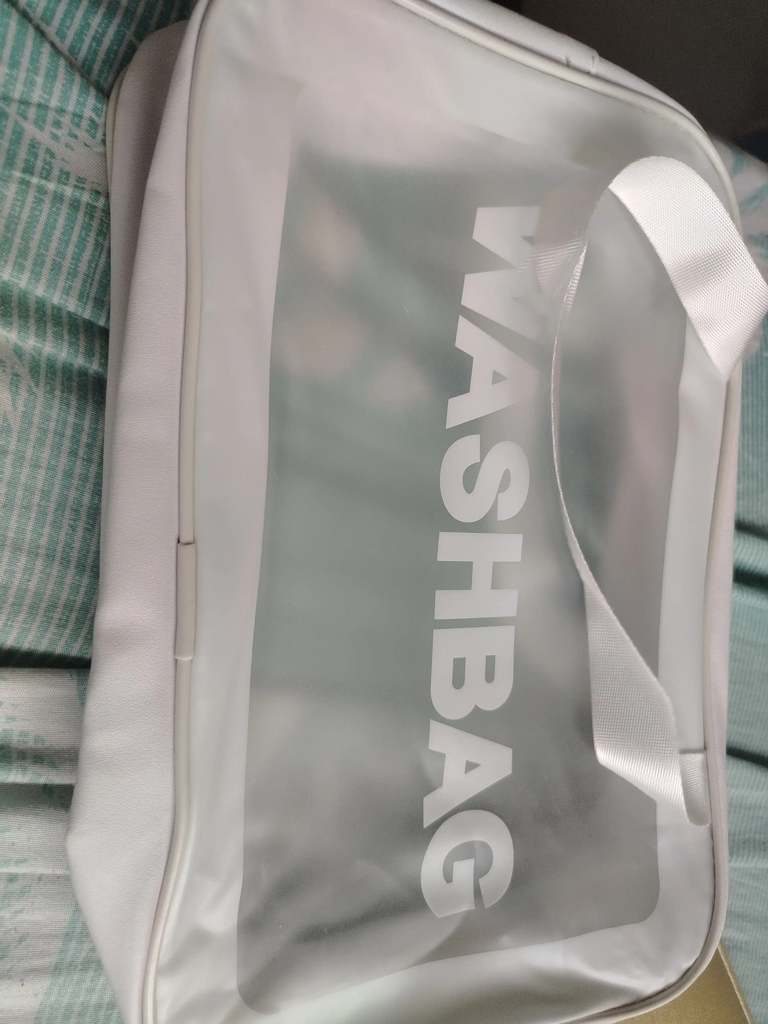 “WASHBAG”  3 xil o‘lchamli va 4 rangli suv o‘tkazmaydigan kosmetik sumkalar  (PVX-neylon)