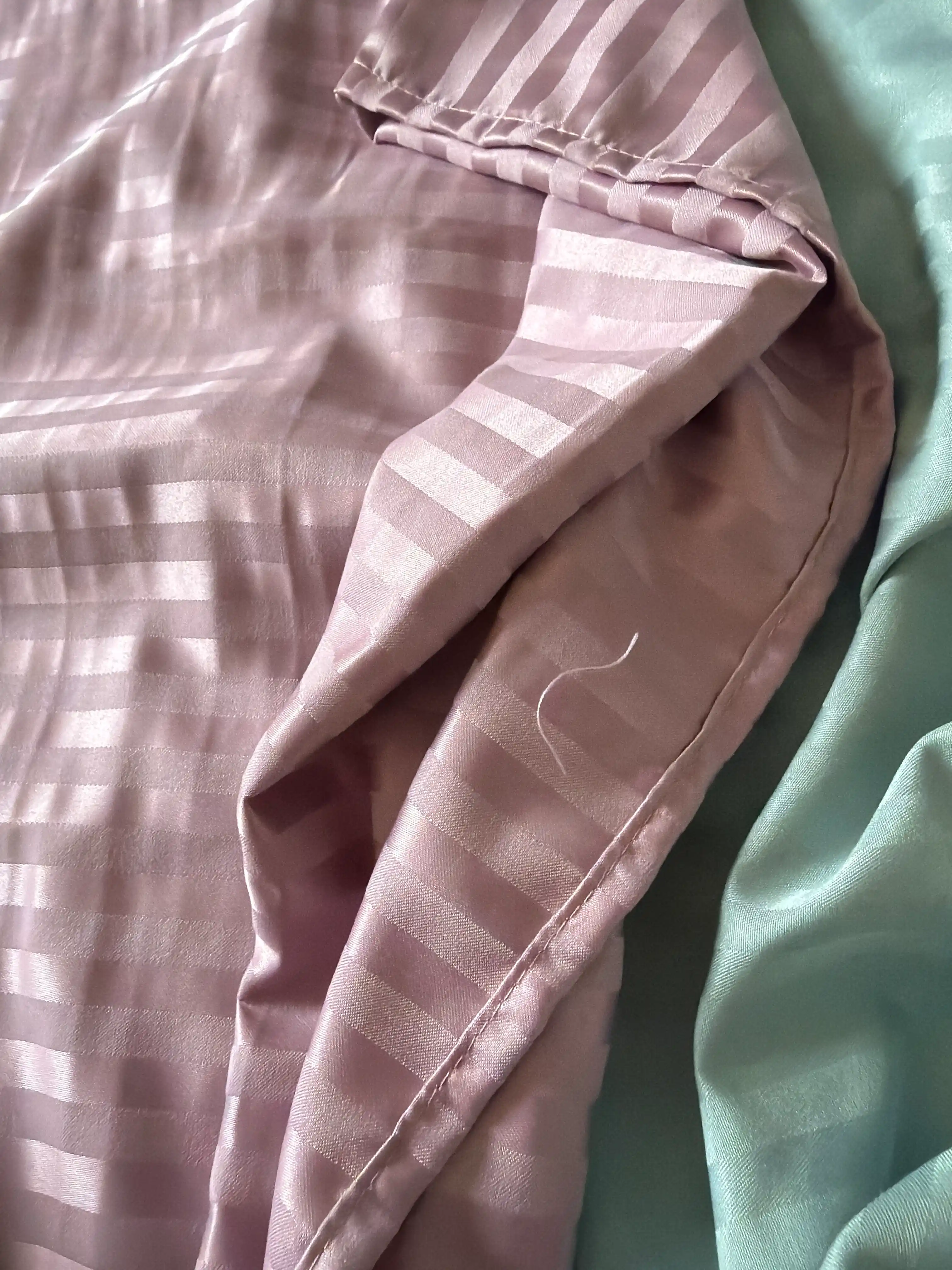 Stripe matosidan 50 x 70 va 70 x 70 sm o‘lchamli qoplamalar