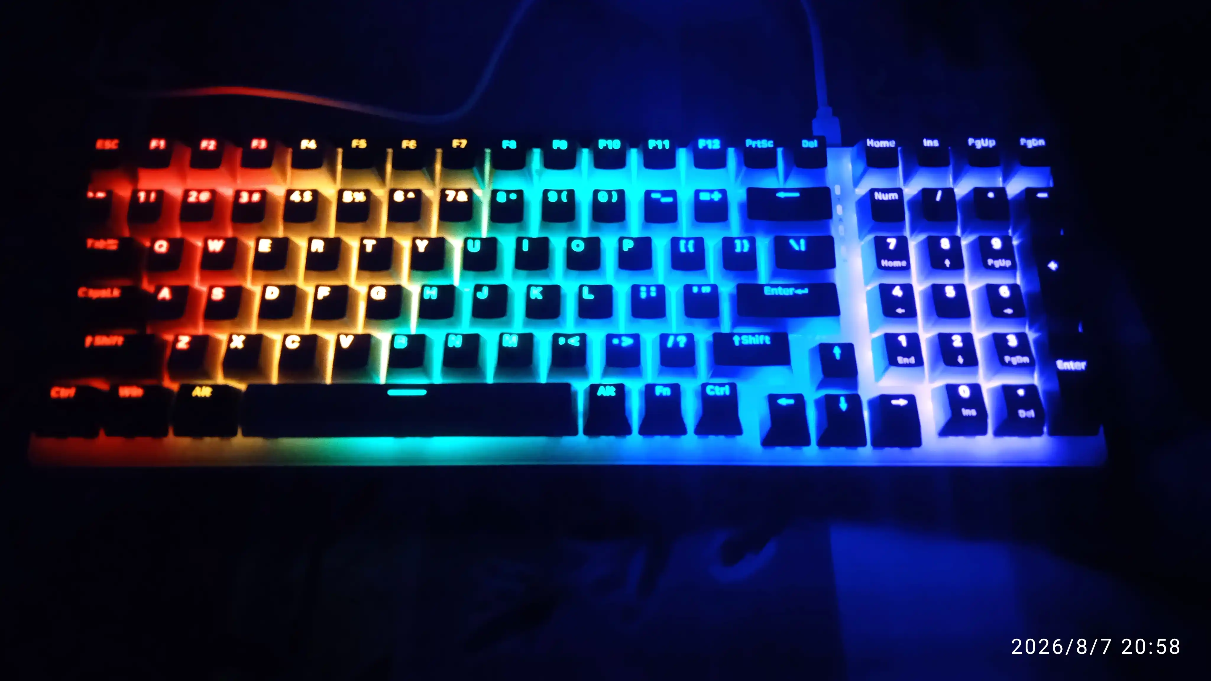 Mexanik klaviatura RGB yoritgichli, o'yin uchun keyboard, 100 tugma, qizil svitchlar