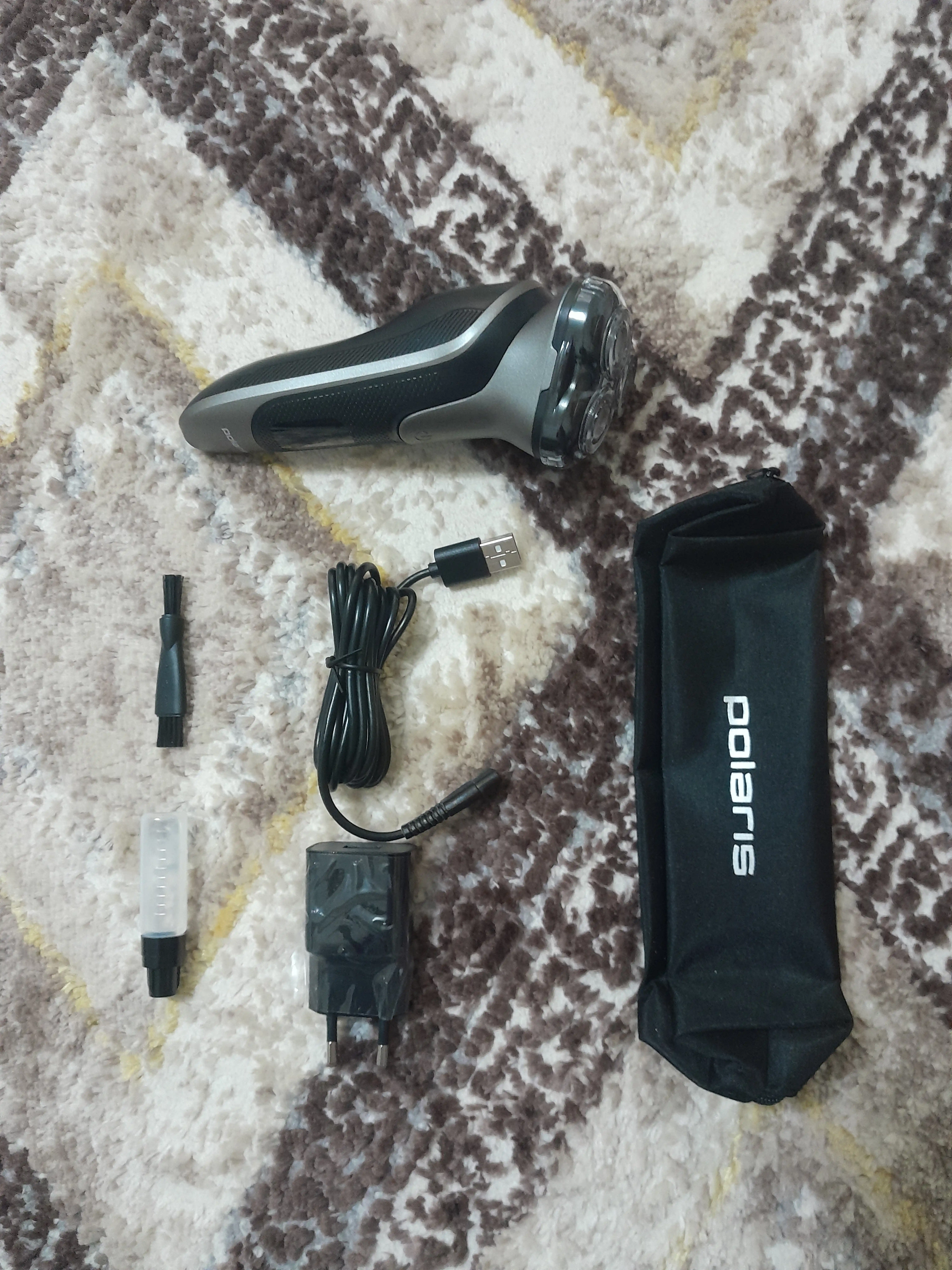 Elektr ustara PMR 0420R flex&float 4D PRO qora/kumush POLARIS