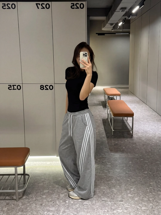 Ayollar uchun keng sport shimlari, chiziqli oversayz joggerlar