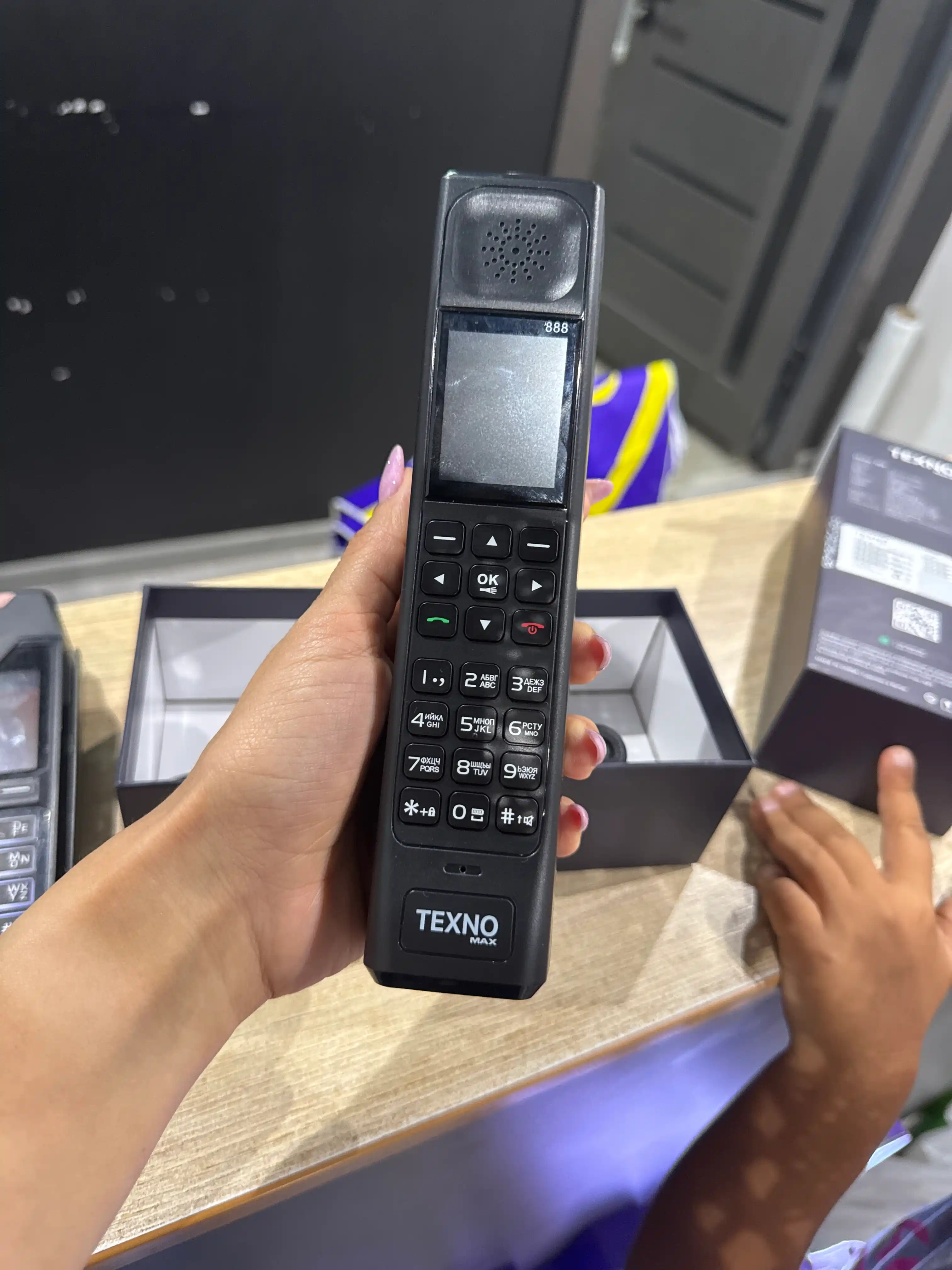 Tugmali telefon TexnoMax 888, 4ta Sim-Kart, katta batareya 4000mAh