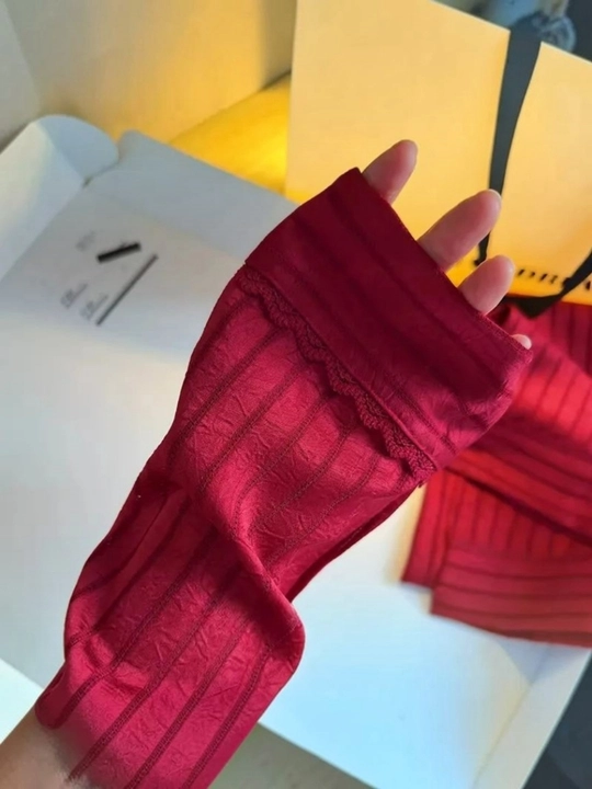 Ayollar uchun nafis pijama komplekti – uzun yengli, to‘r bezakli uyqu kiyimi razmer M-XXL