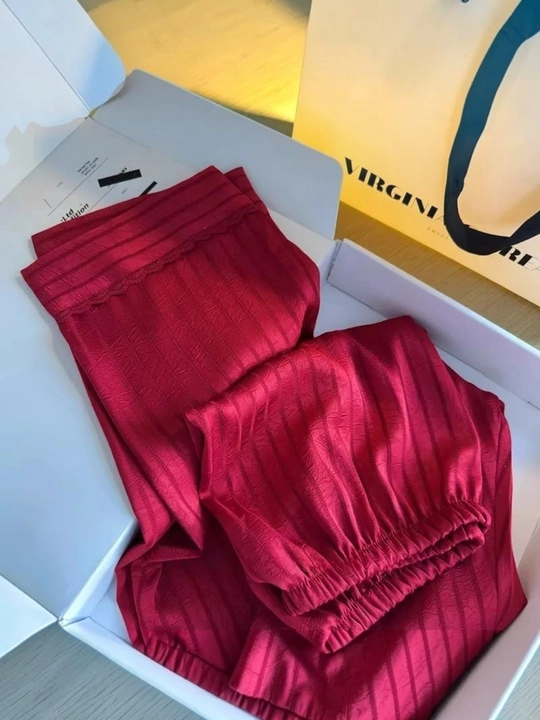 Ayollar uchun nafis pijama komplekti – uzun yengli, to‘r bezakli uyqu kiyimi razmer M-XXL