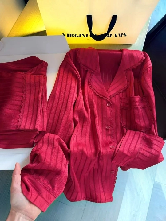Ayollar uchun nafis pijama komplekti – uzun yengli, to‘r bezakli uyqu kiyimi razmer M-XXL