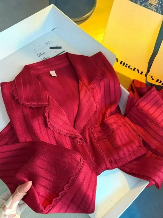 Ayollar uchun nafis pijama komplekti – uzun yengli, to‘r bezakli uyqu kiyimi razmer M-XXL