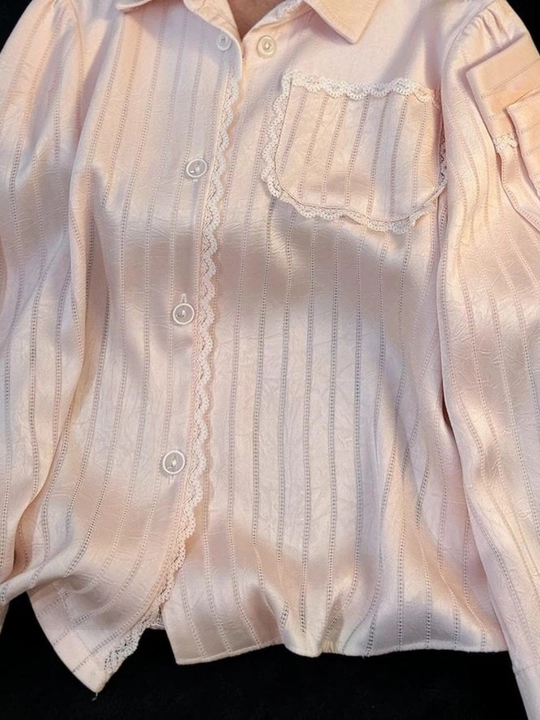 Ayollar uchun nafis pijama komplekti – uzun yengli, to‘r bezakli uyqu kiyimi razmer M-XXL