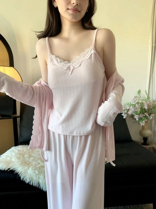 Ayollar uchun nafis pijama komplekti – uzun yengli, to‘r bezakli uyqu kiyimi razmer M-XXL