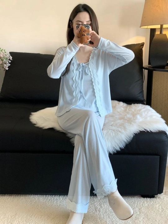 Ayollar uchun nafis pijama komplekti – uzun yengli, to‘r bezakli uyqu kiyimi razmer M-XXL