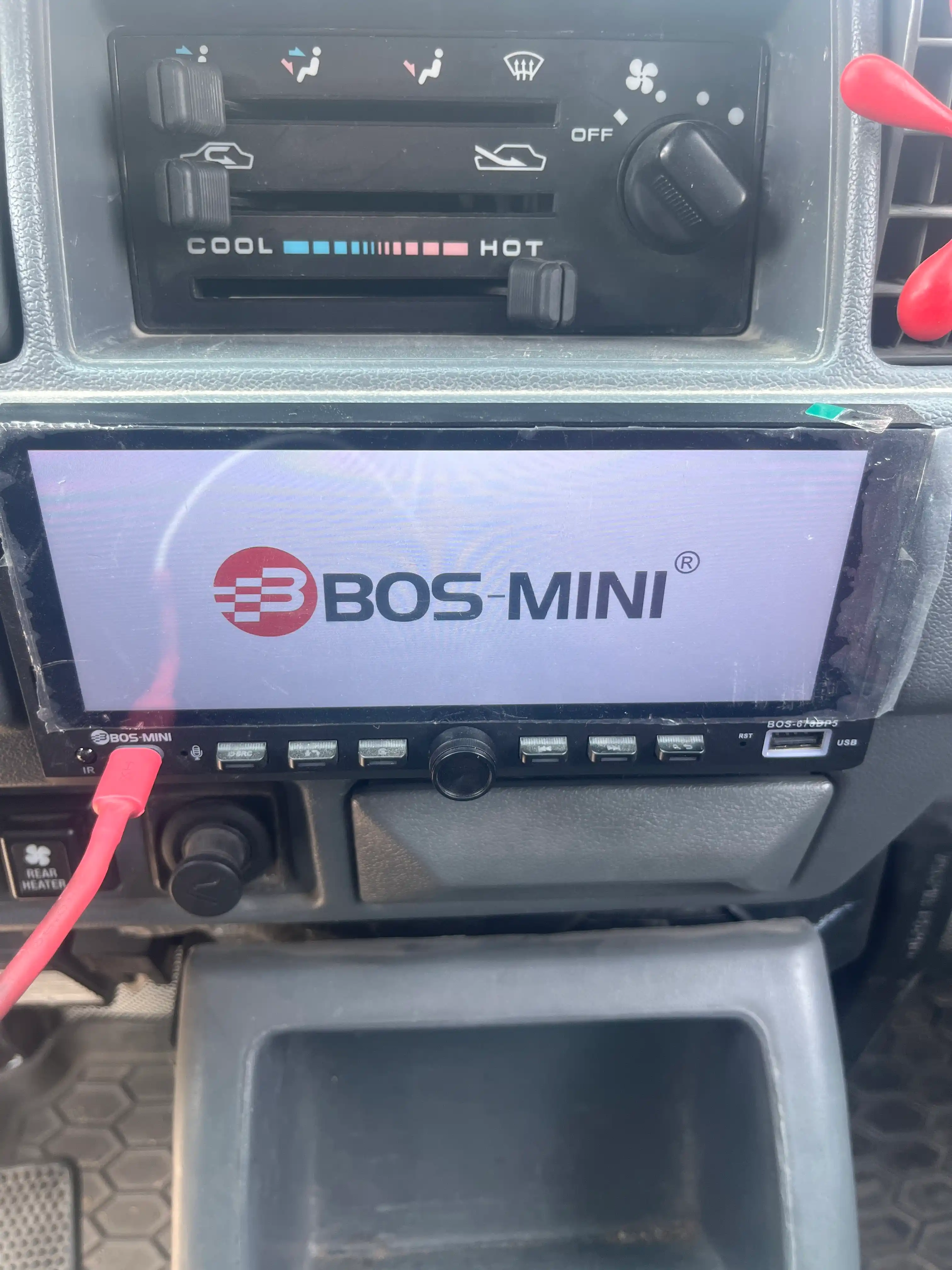 BOS-MINI BOS-678DP5 6.86" MP5 avtomagnitola CarPlay Android Auto Wi-Fi