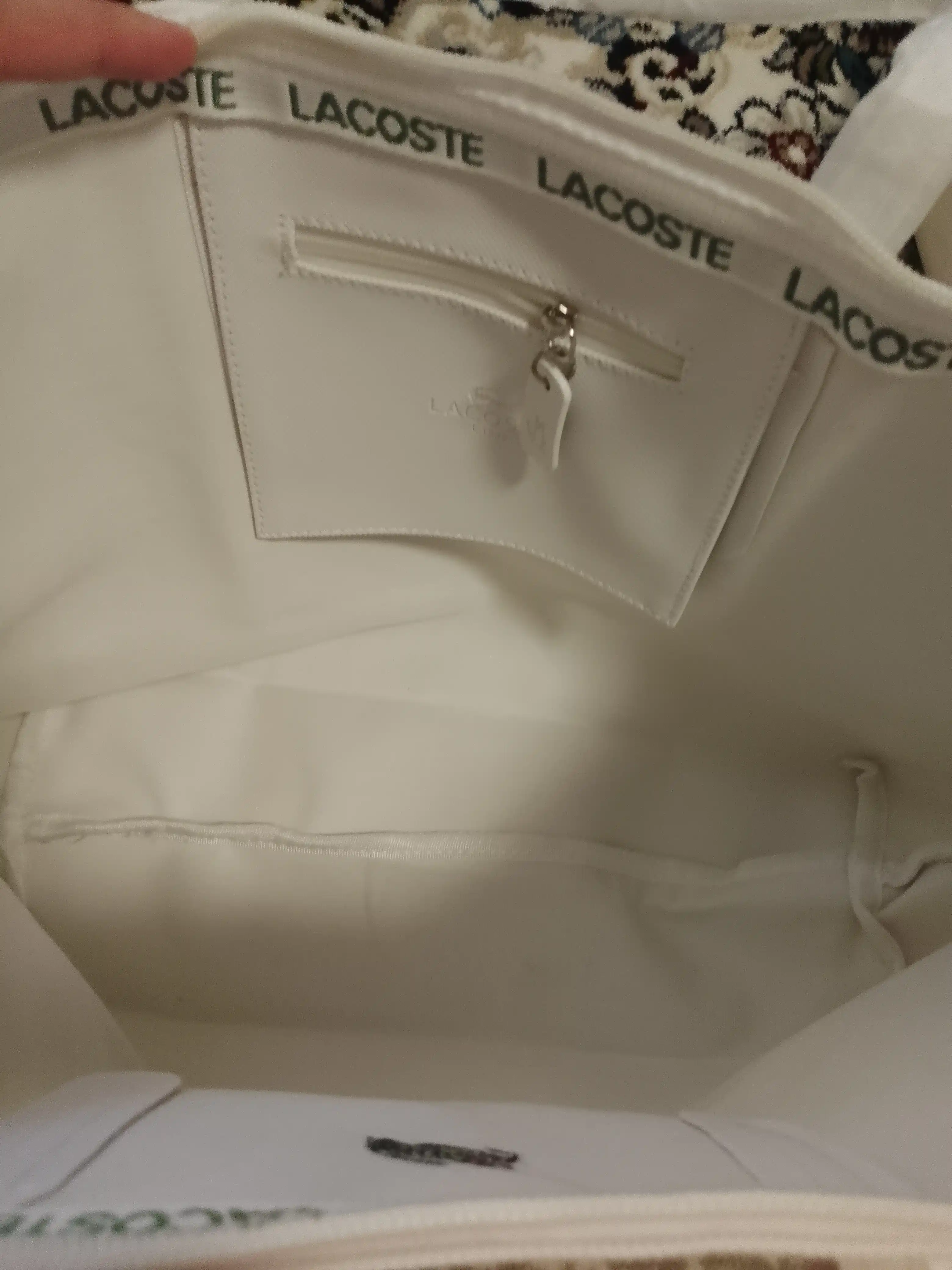 Ayollar uchun sumka Lacoste uslubida