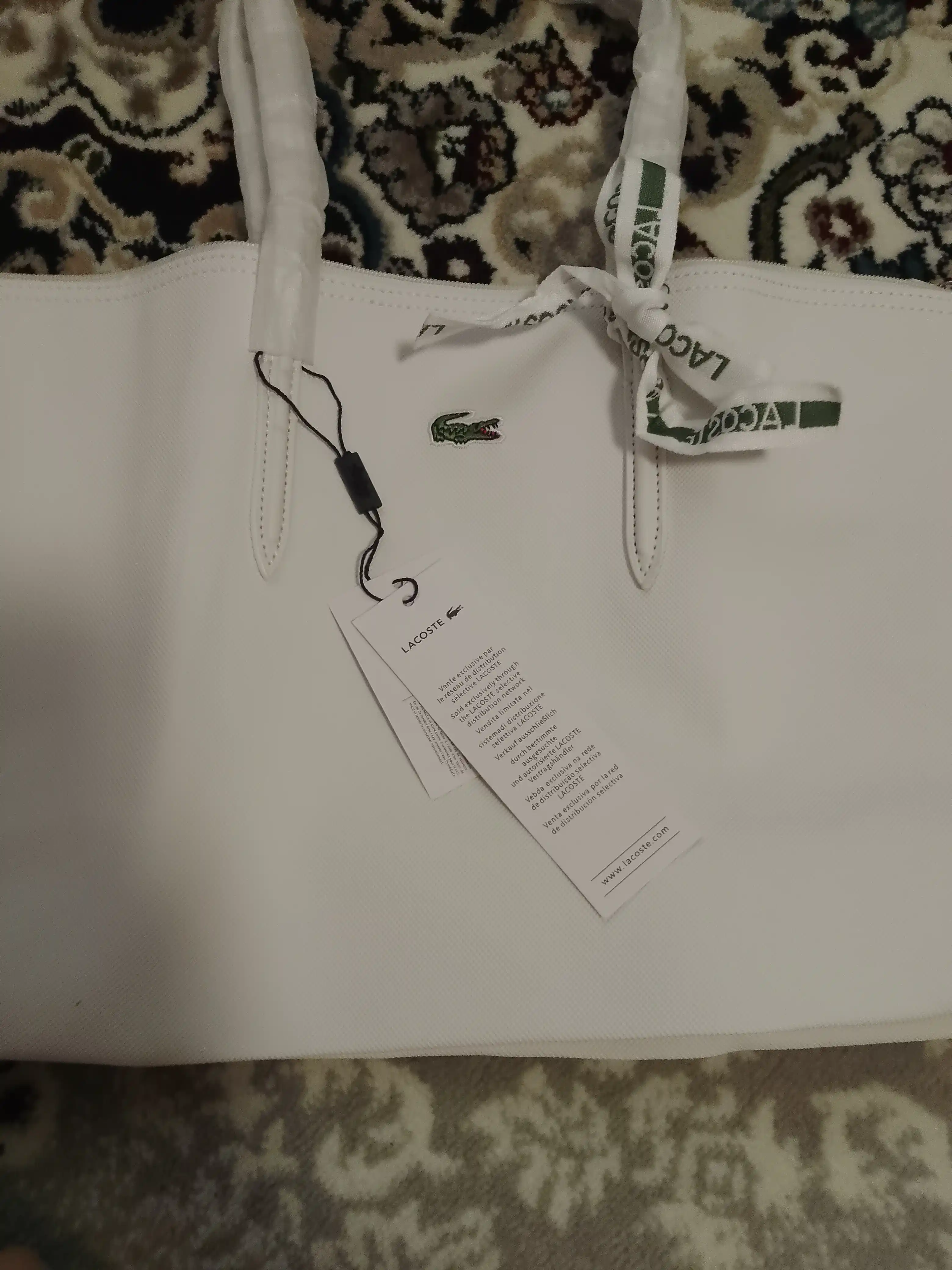 Ayollar uchun sumka Lacoste uslubida