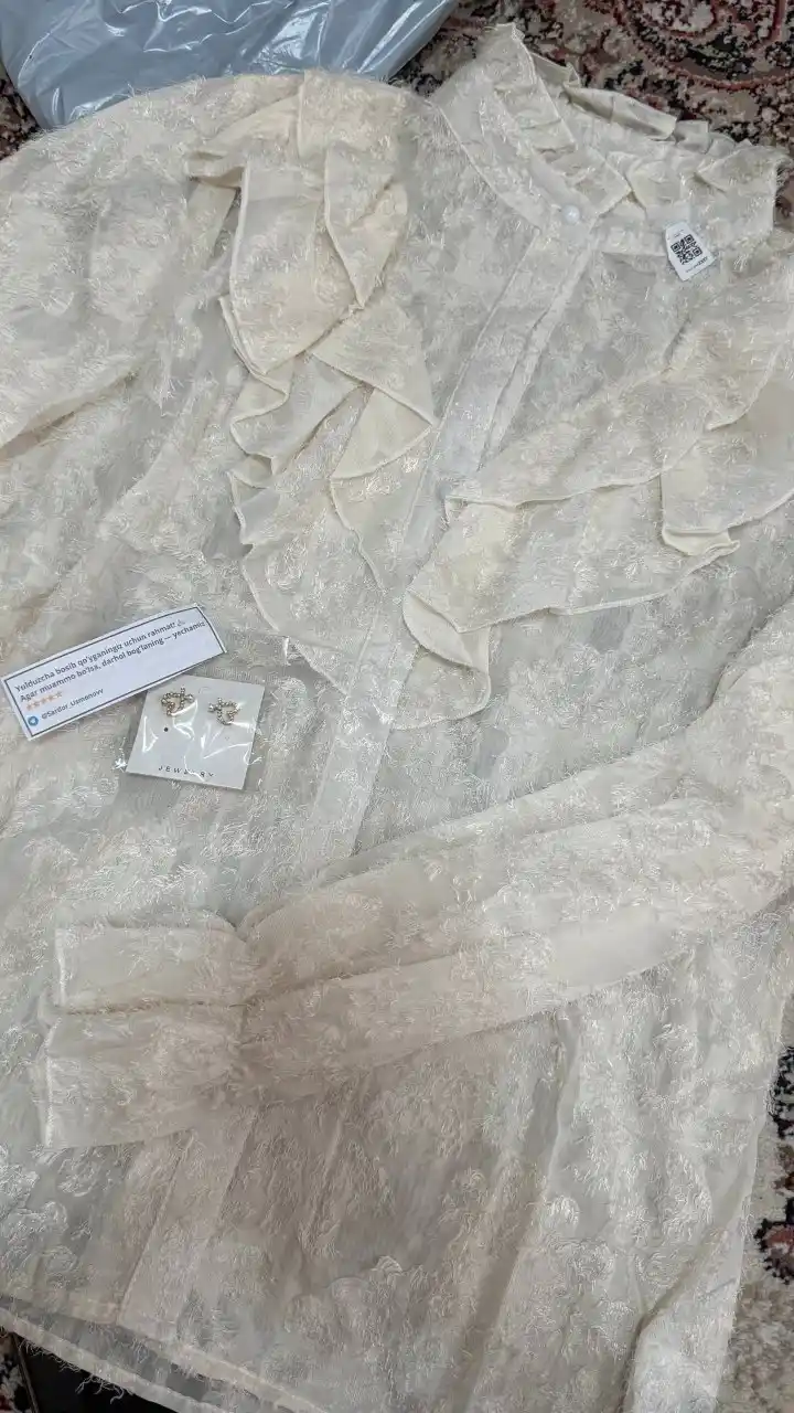 Volanli, uzun yengli, oq, S-XL rangli ayollar bashang bluzkasi