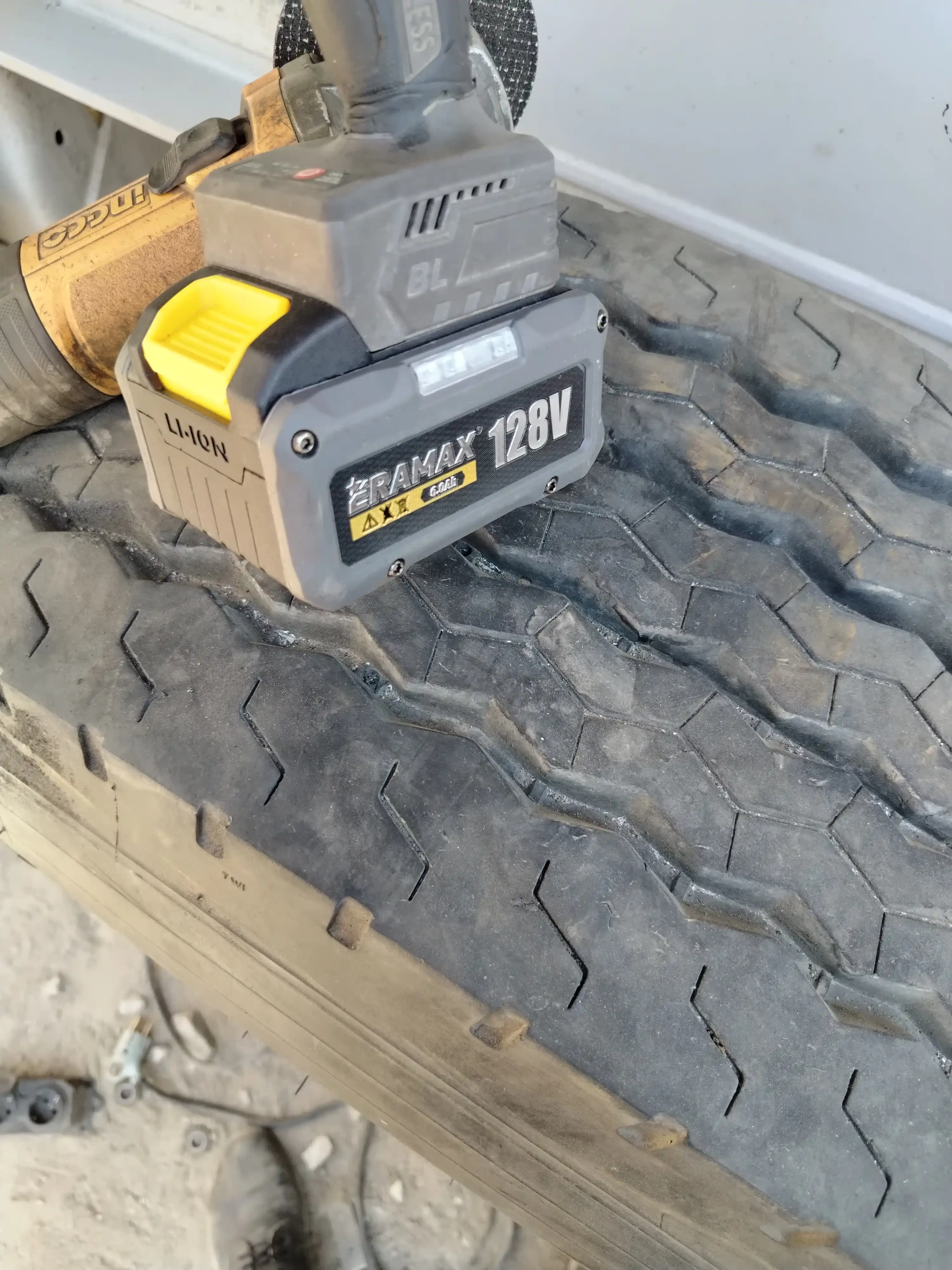 Shurupovert va lazer uchun batareyka ERAMAX 128V 48V 24V 21V 18V