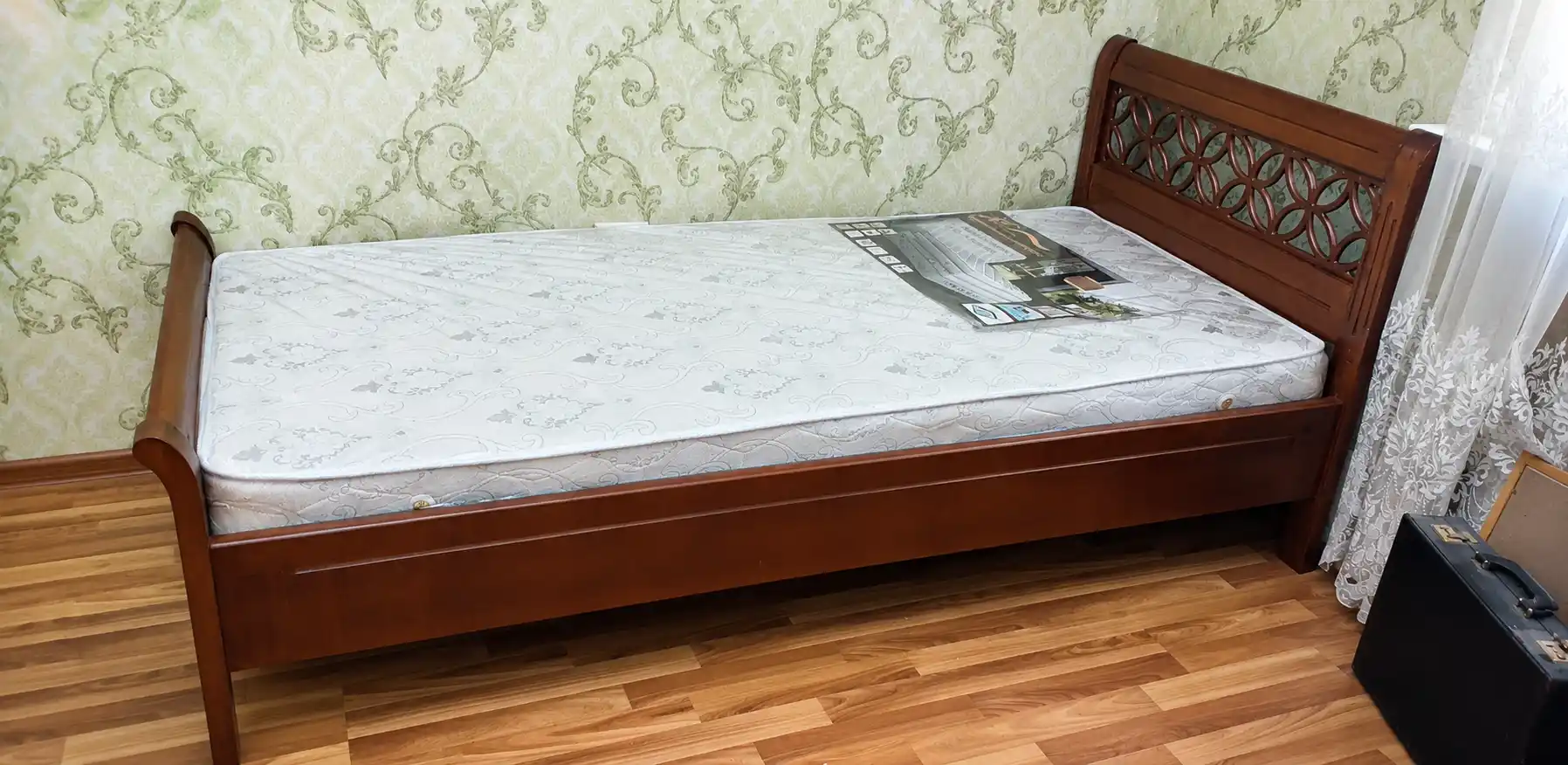 Bolalar va kattalar uchun bir kishilik kravat, ortopedik matrasli krovat, yog‘och krovat