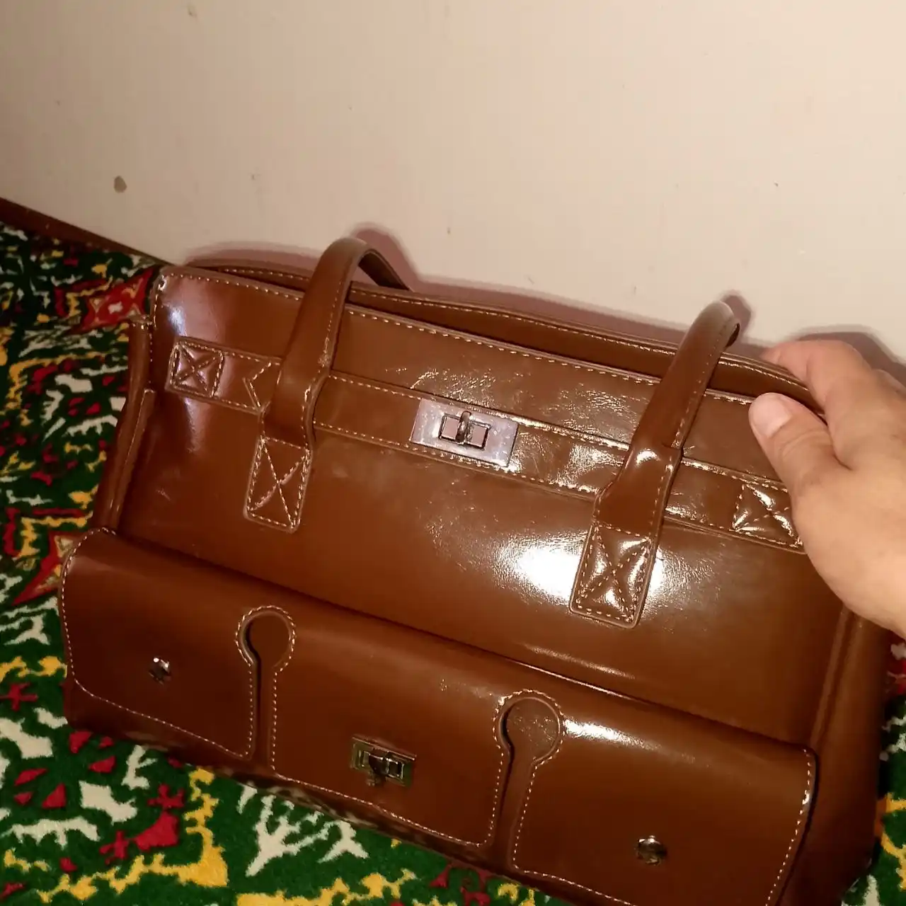 Ayollar ASIYAT tout sumkasi yelkama– katta sig'imli A4, tabiiy eko-charm