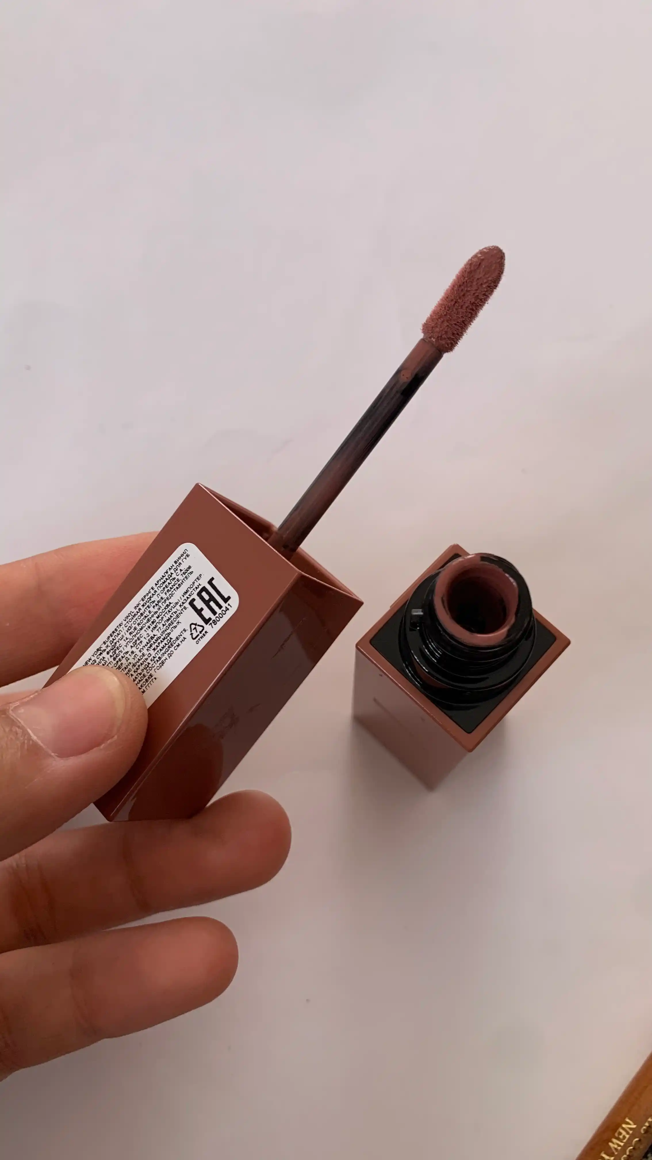 Помада Vinyl Ink 35 Cheeky Maybelline New York, жидкая, стойкая и глянцевая