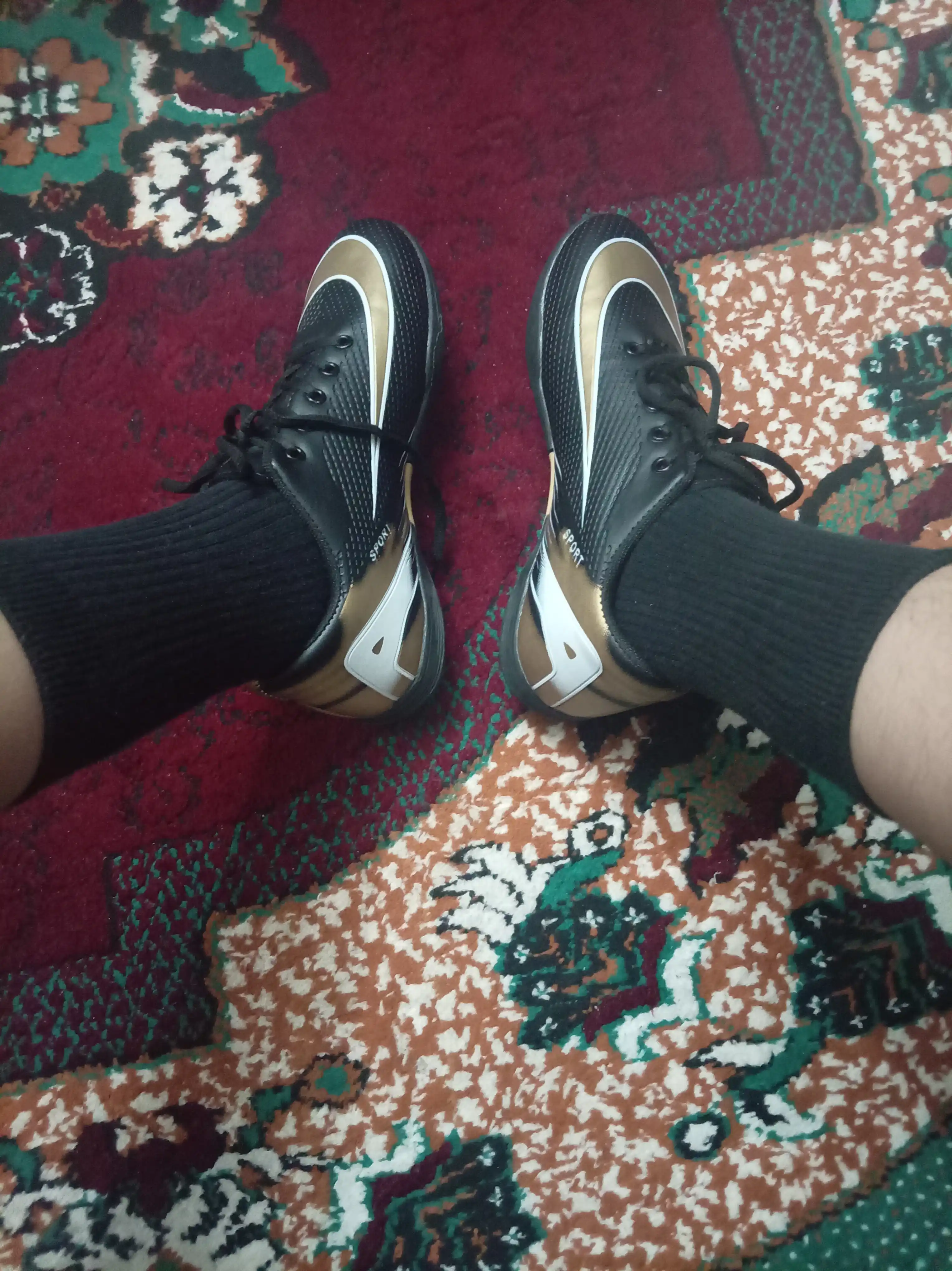 Futbol uchun qirq oyoqli butsi, erkaklar uchun