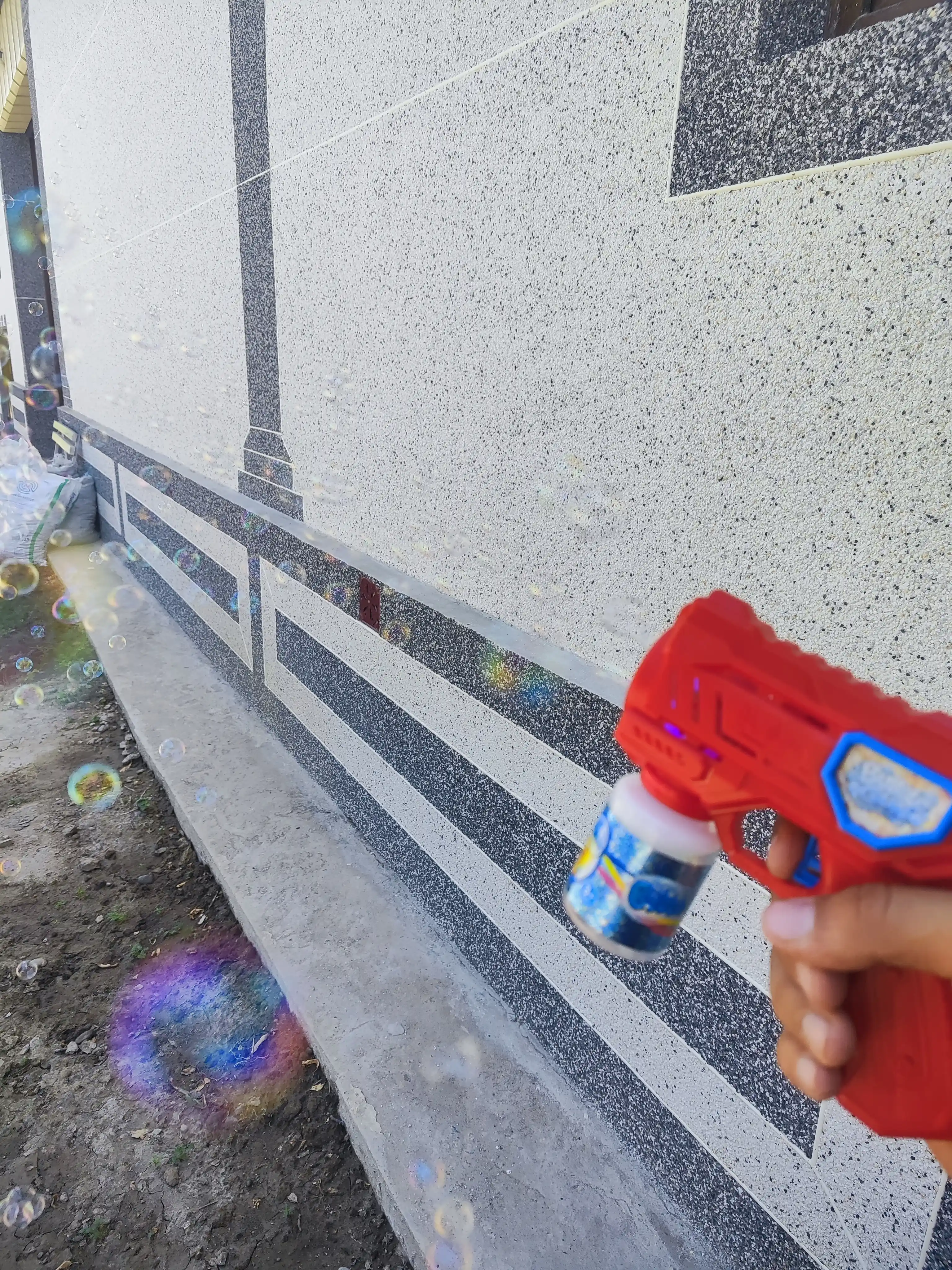 Sovun pufakchalari uchun Bubble Gun to‘pponcha, avtomatik, LED bilan, bolalar o‘yinchog‘i