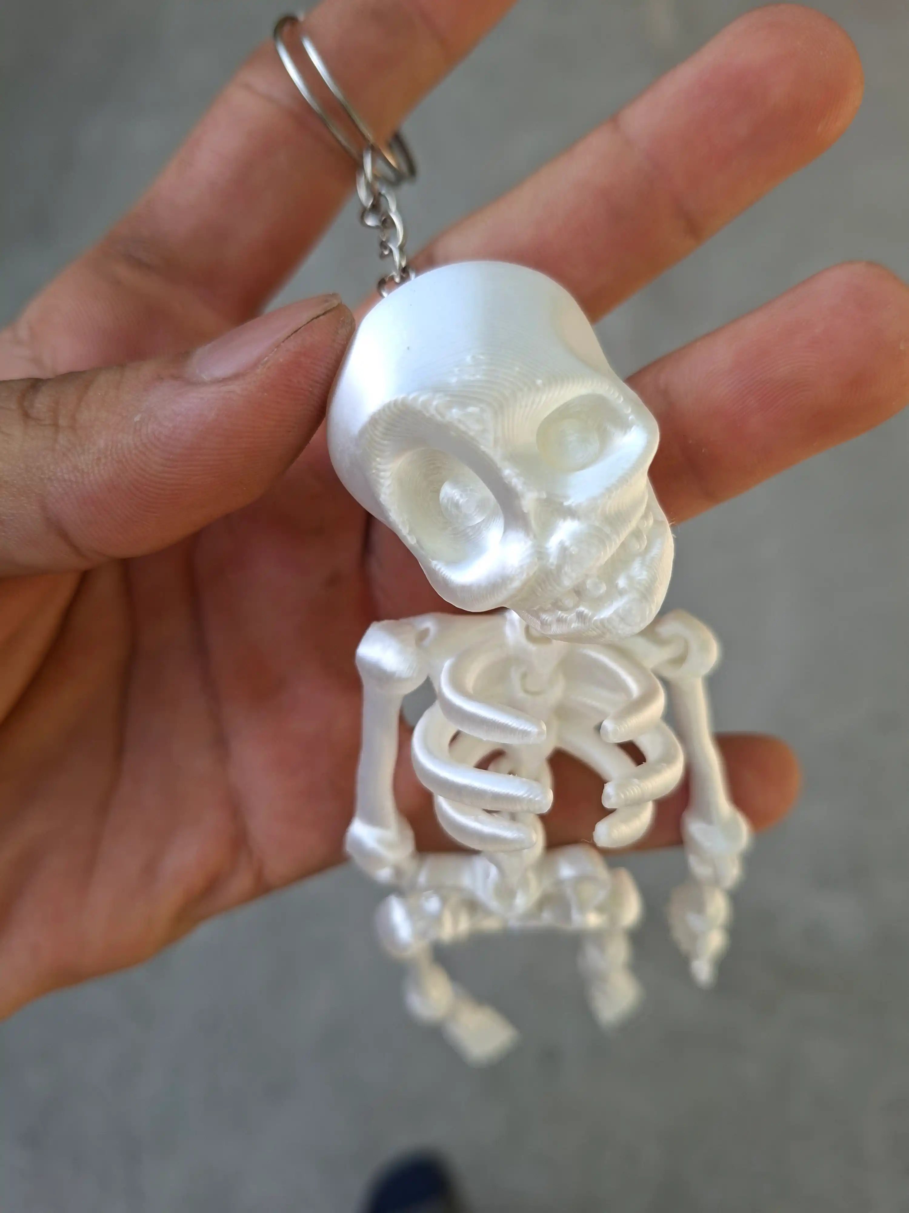 Harakatlanuvchi brelok, mashinaga osiladigan skelet, mumiya, astronavt, mushuk skeleti