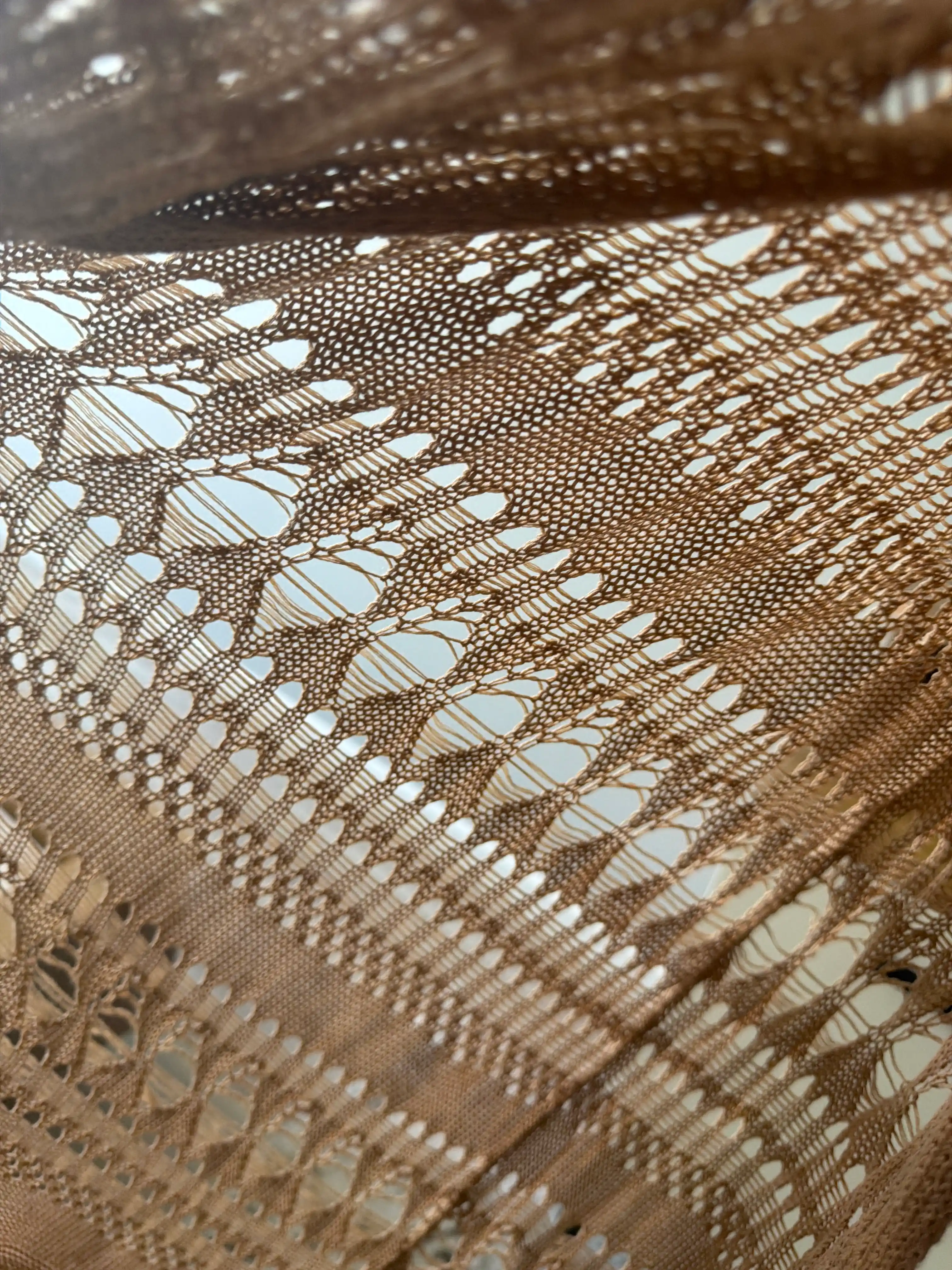 Ayollar uchun plyaj ko‘ylagi (to‘rli, yengsiz)