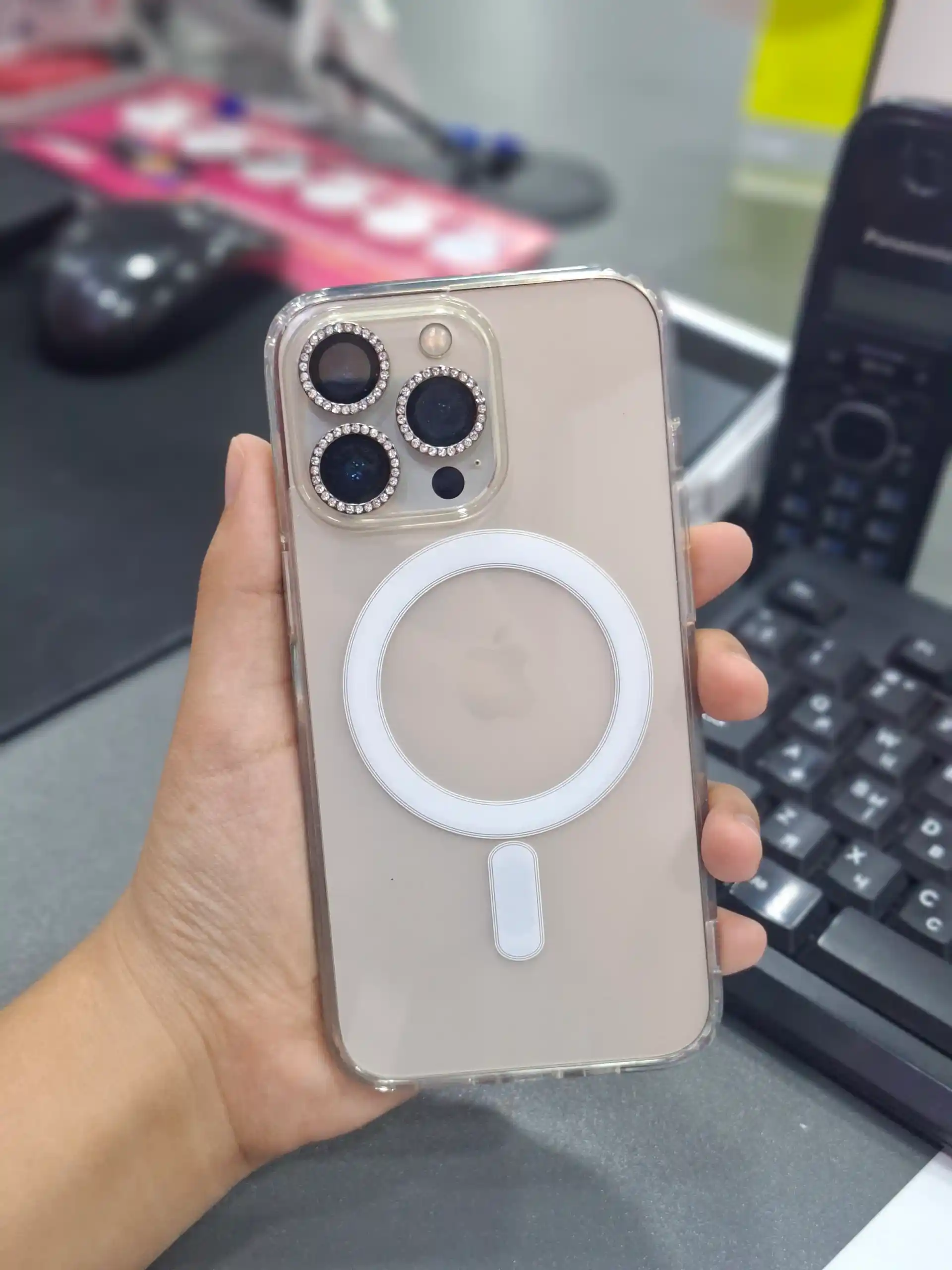 Защитное стекло с камнями для камеры iPhone 11/12/13/14/15/16/17 Pro, Pro Max 
