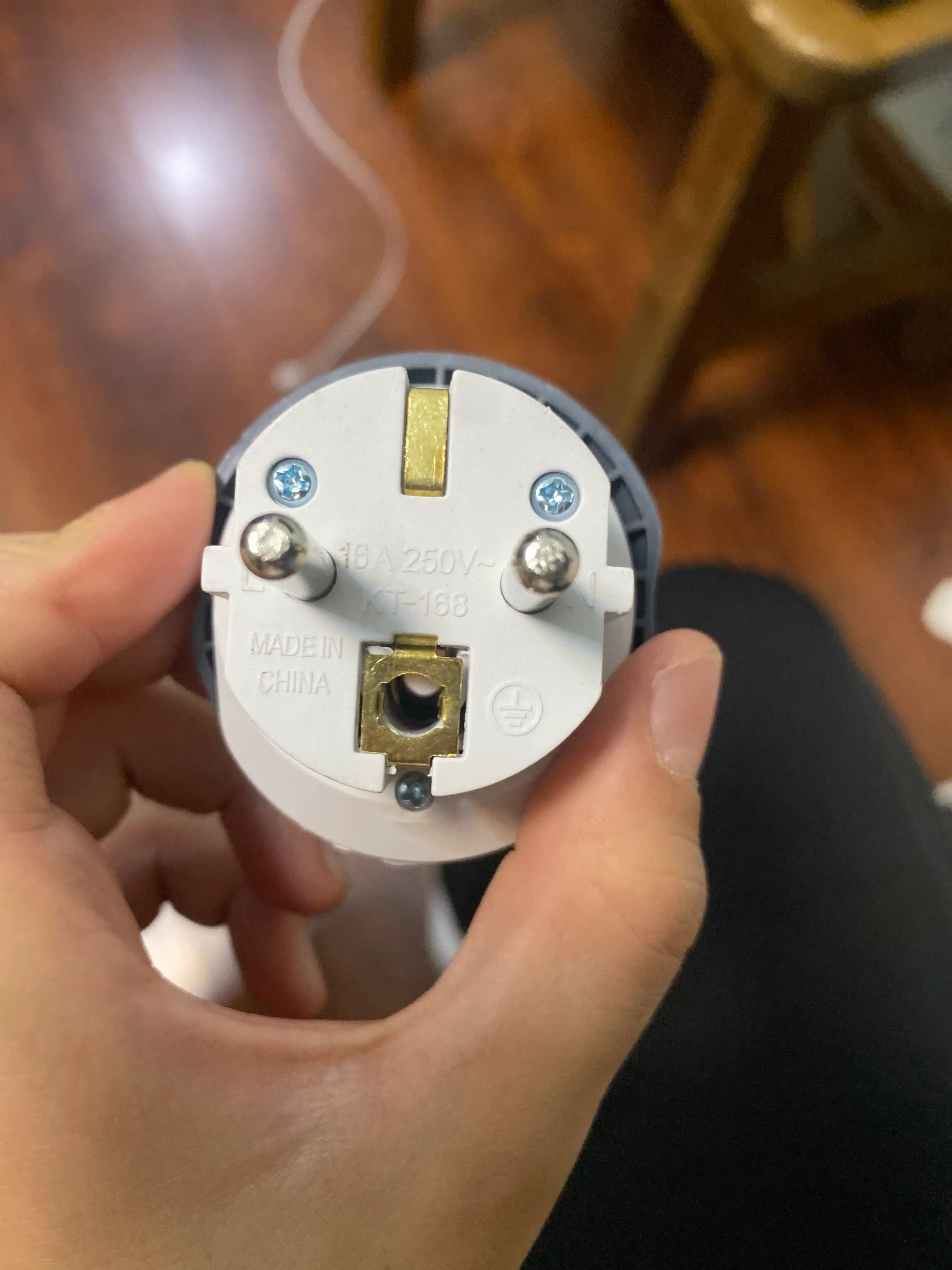 Evro va o'zbek rozetkalari uchun, universal adapter Merkan KT 168, terminator, 16 A