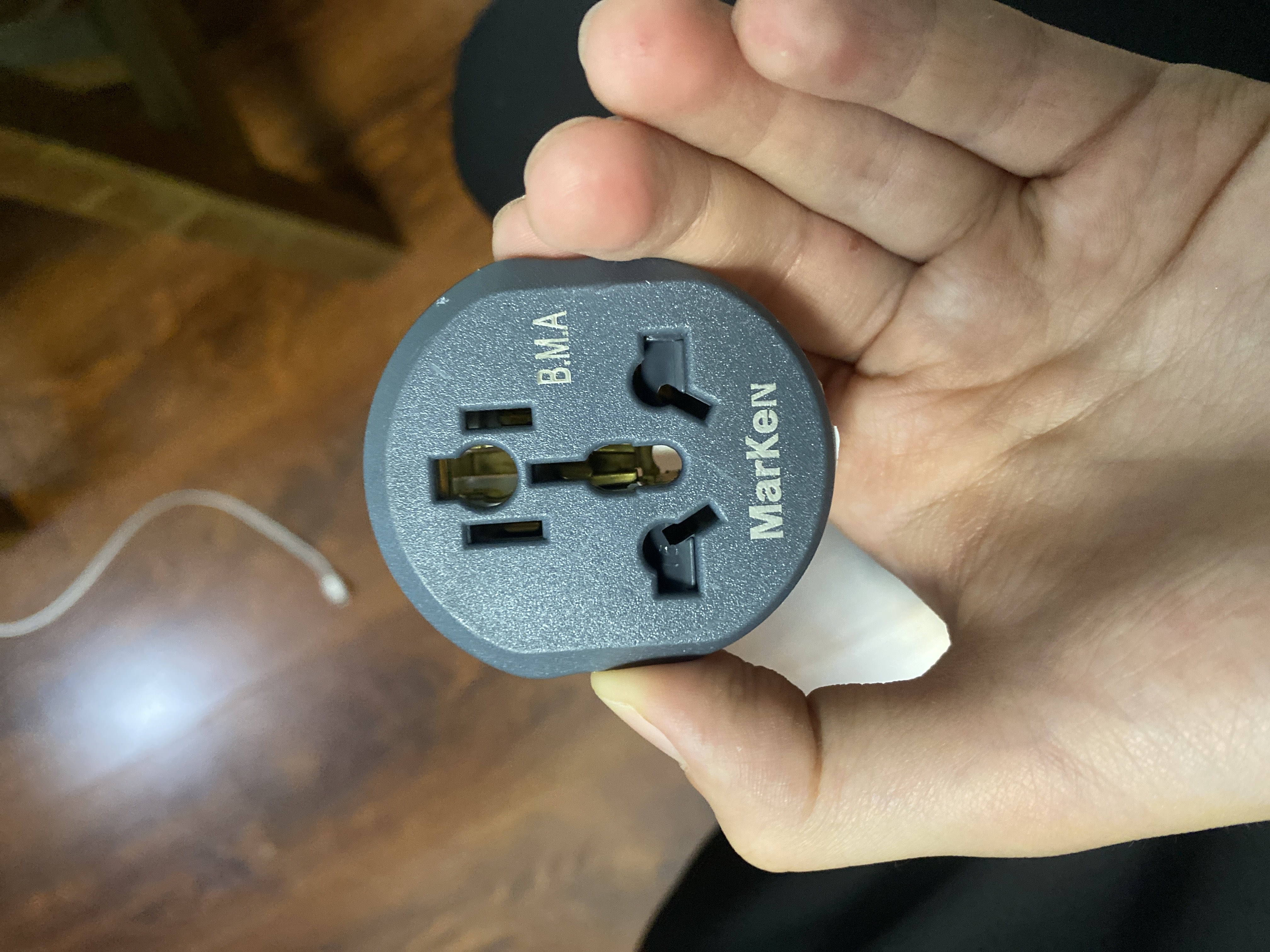 Evro va o'zbek rozetkalari uchun, universal adapter Merkan KT 168, terminator, 16 A