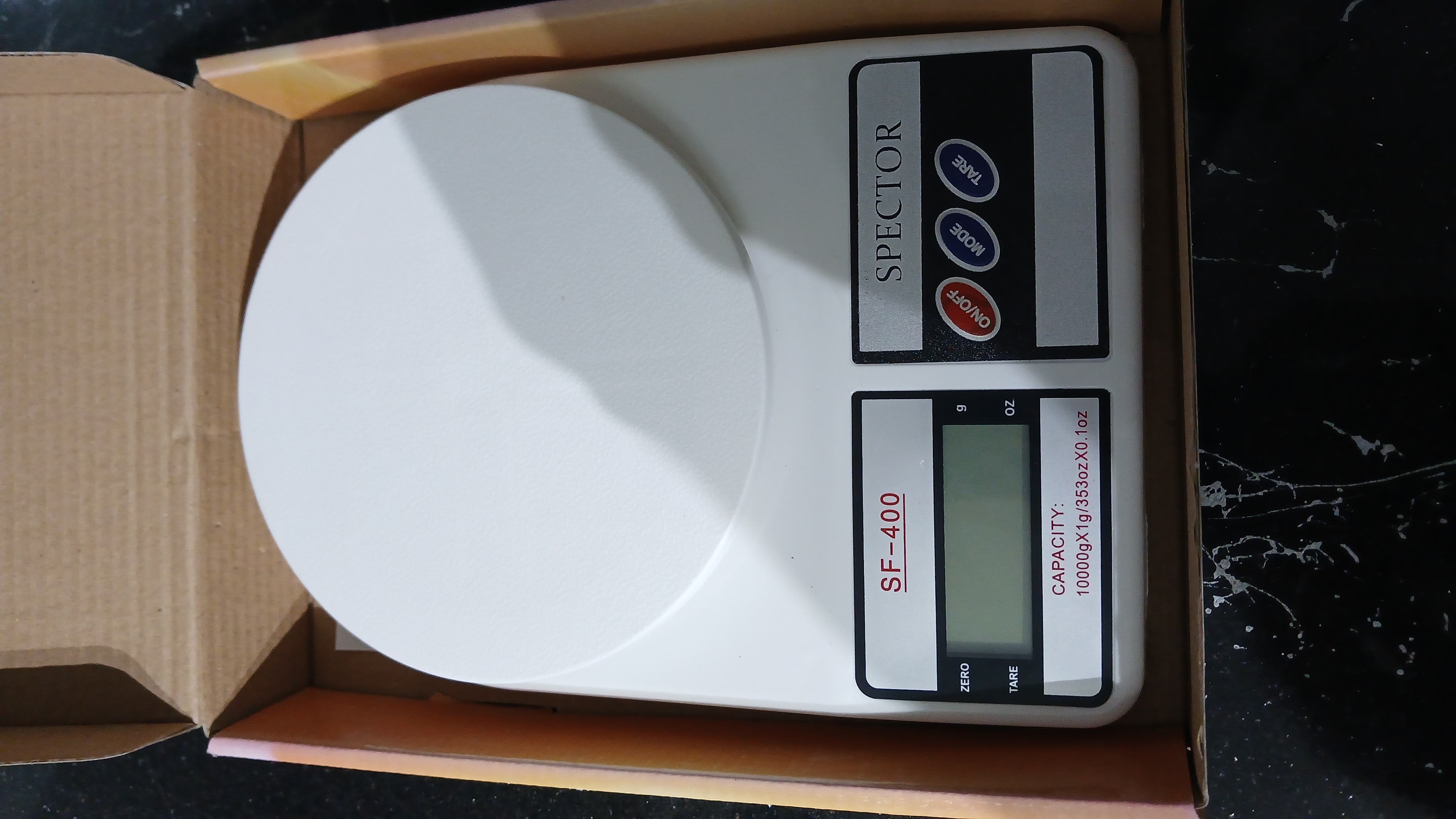 10 kg gacha bo‘lgan elektron oshxona tarozisi, akkumulyatorlar bilan jihozlangan