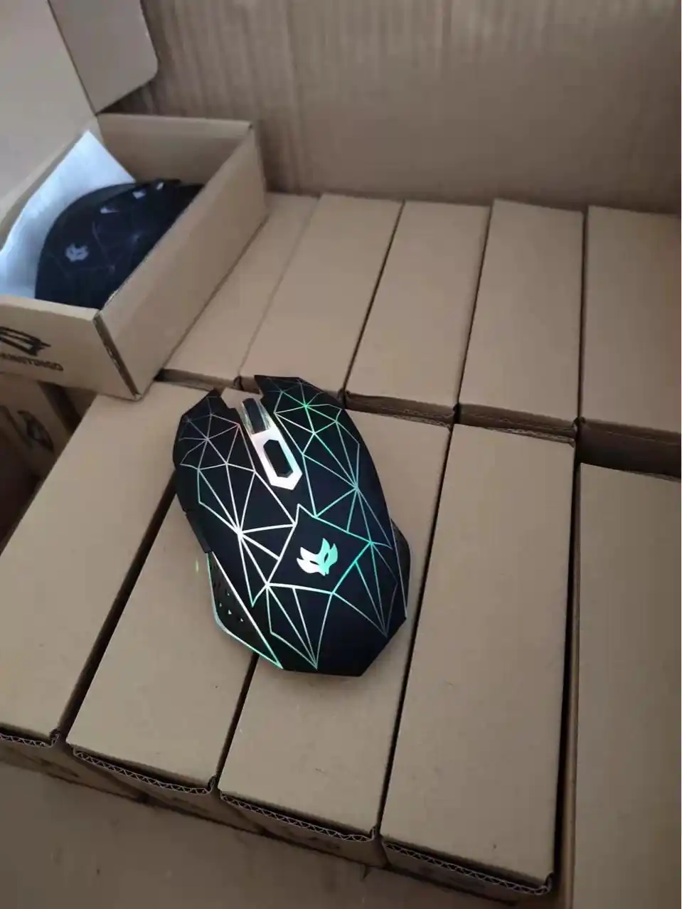 Simsiz o‘yin sichqonchasi TEMAREN PLUS, 2,4 GHz, 2400 DPI, RGB yoritish, 6 tugma, PC uchun