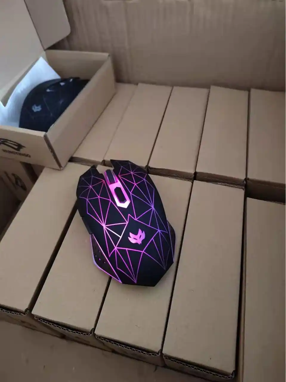 Simsiz o‘yin sichqonchasi TEMAREN PLUS, 2,4 GHz, 2400 DPI, RGB yoritish, 6 tugma, PC uchun