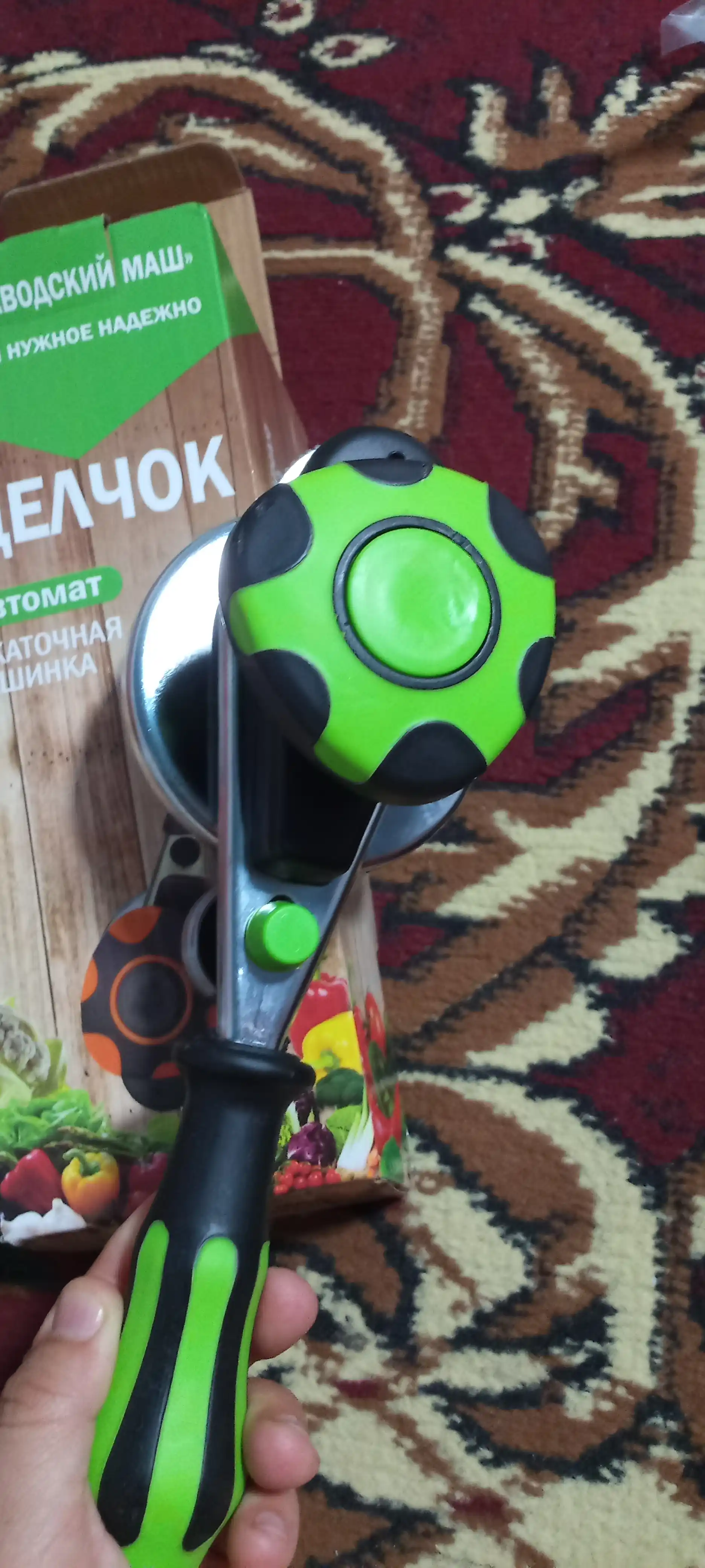Крышки для банок, автоматическое устройство для укупорки банок