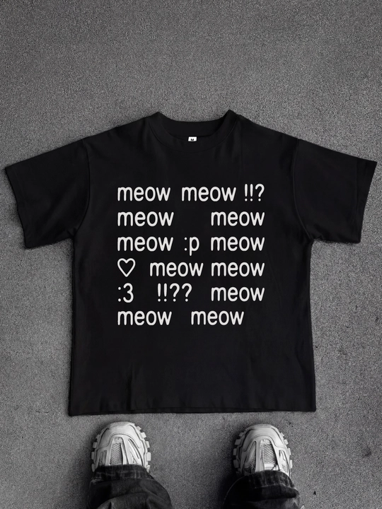 Oversayz futbolka Miconic qora, takroriy meow yozuvi bilan - 