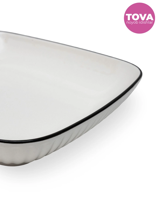 Qora hoshiyali kvadrat yarim chuqur keramik tarelkalar to'plami, 21.5 sm