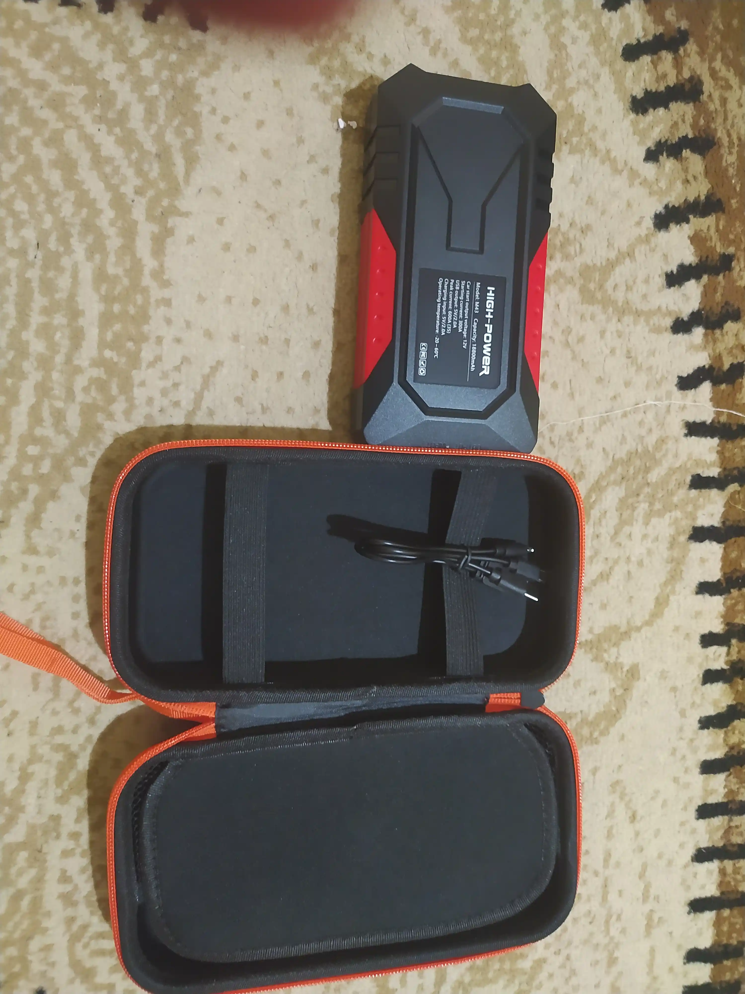 Пусковое устройство для автомобиля с Power Bank и LED-фонарем 18800 мАч