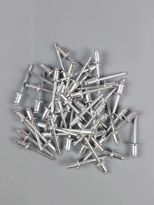 Zaklepyalnik uchun 4×8 mm o‘lchamdagi tortib o‘rnatiladigan kombinatsiyalangan parchin mixlar, 50 dona.